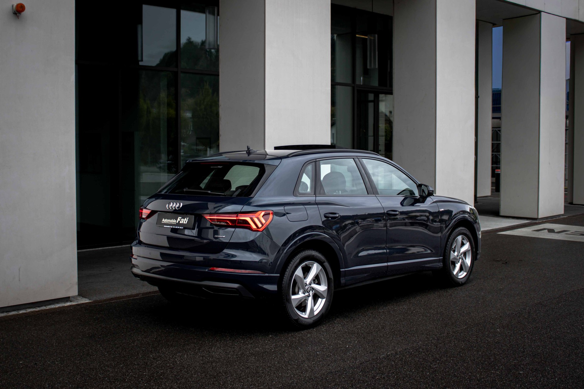 AUDI Q3 40 TFSI S line quattro S-tronic-image-6