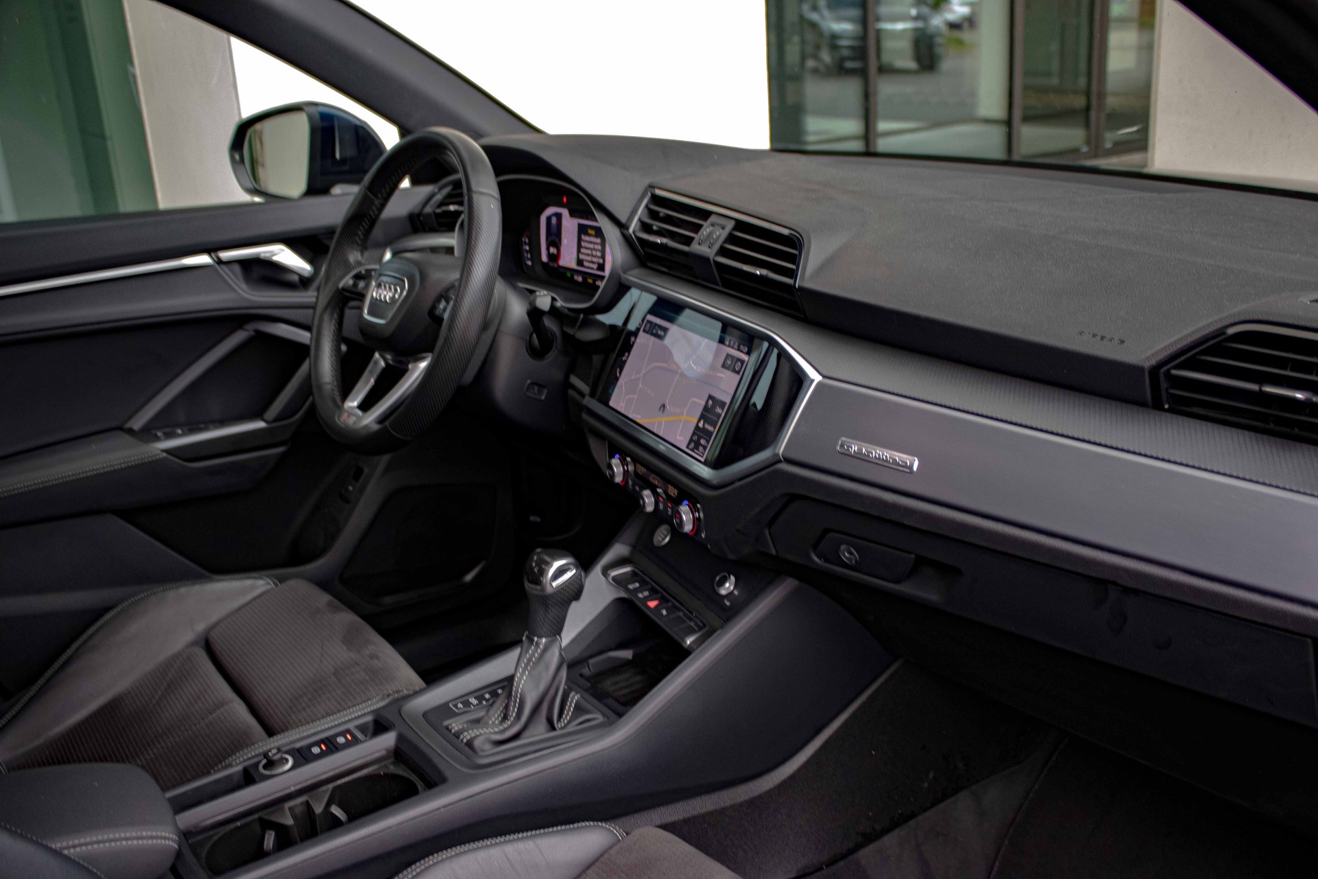AUDI Q3 40 TFSI S line quattro S-tronic-image-18