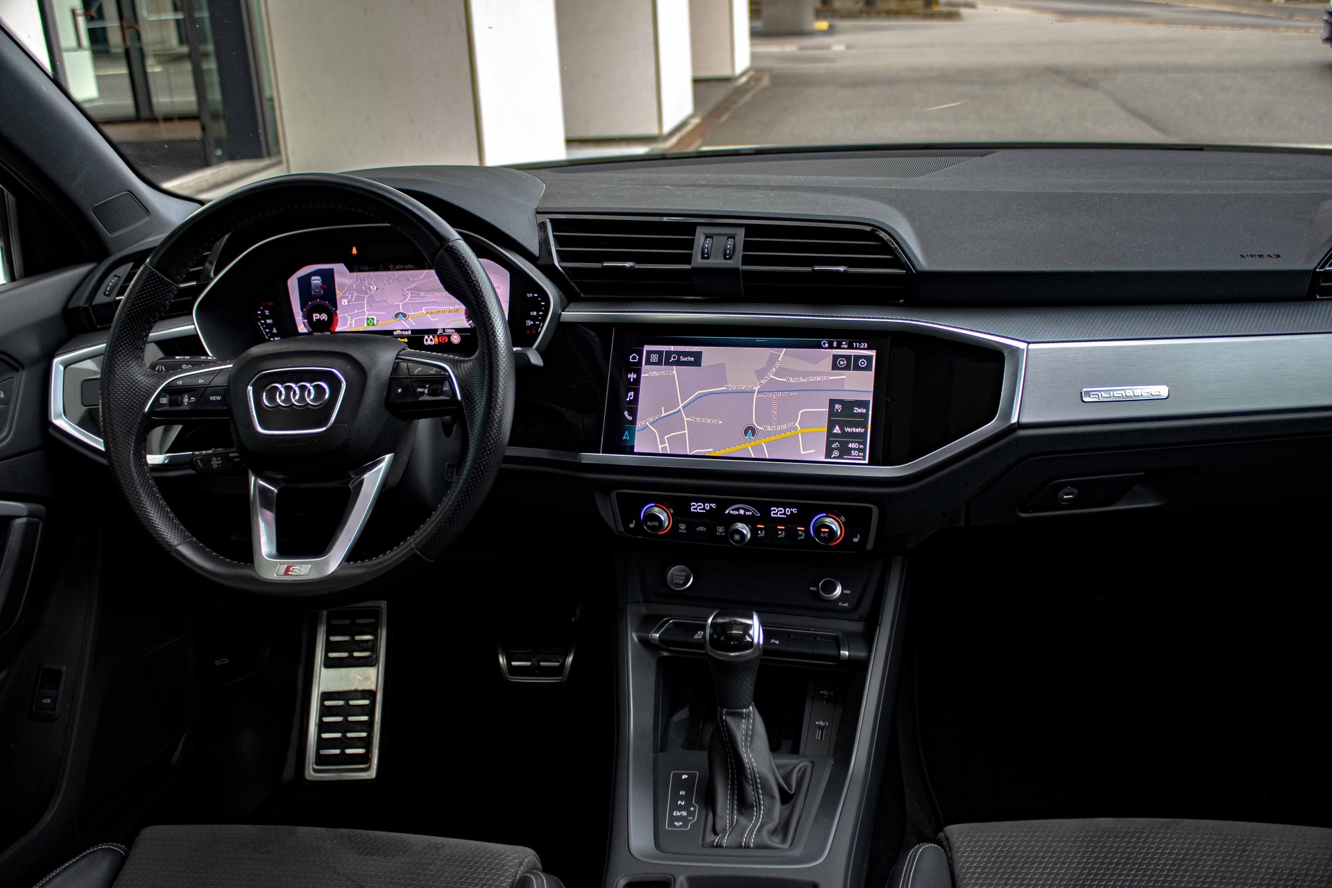 AUDI Q3 40 TFSI S line quattro S-tronic-image-11