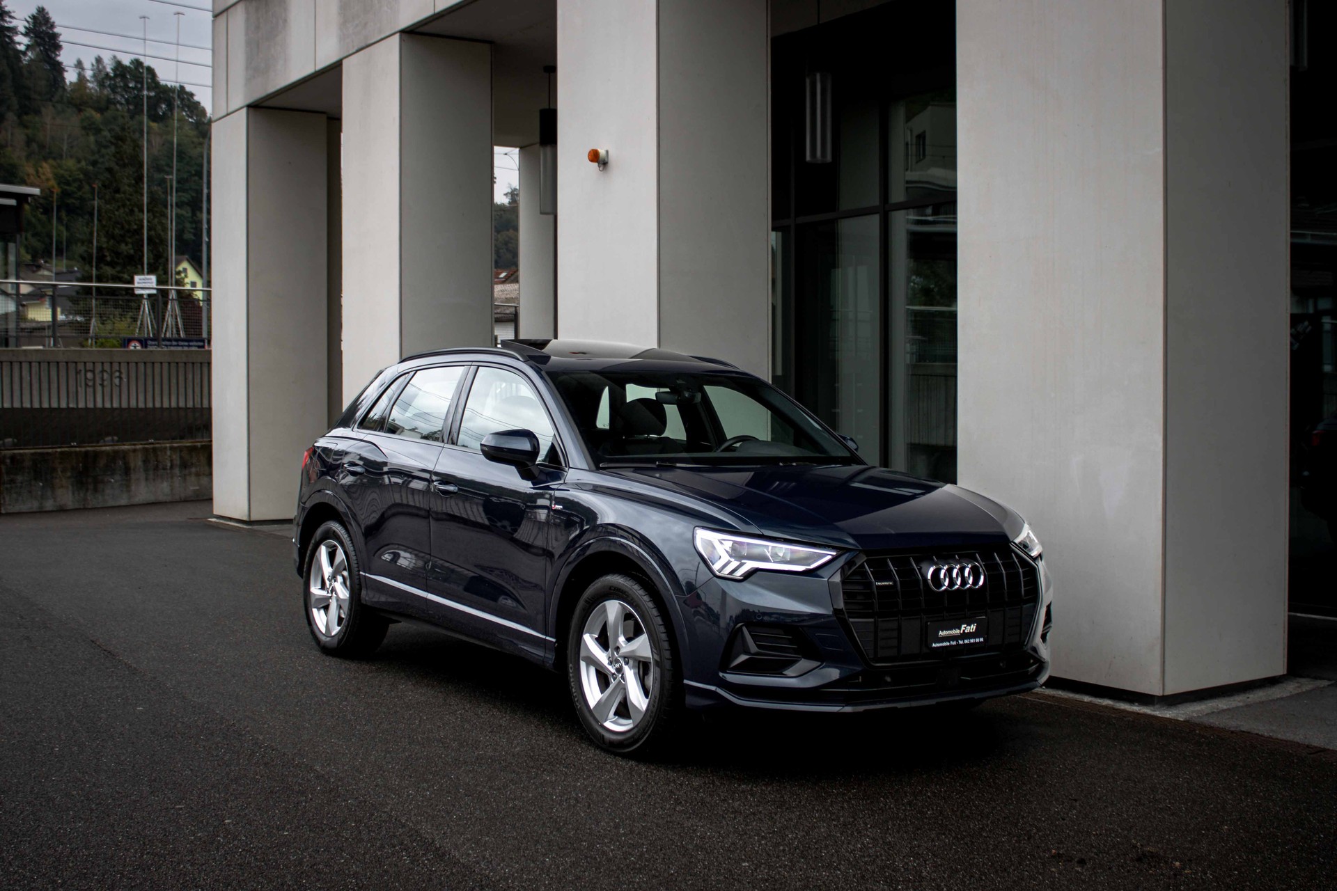 AUDI Q3 40 TFSI S line quattro S-tronic-image-4