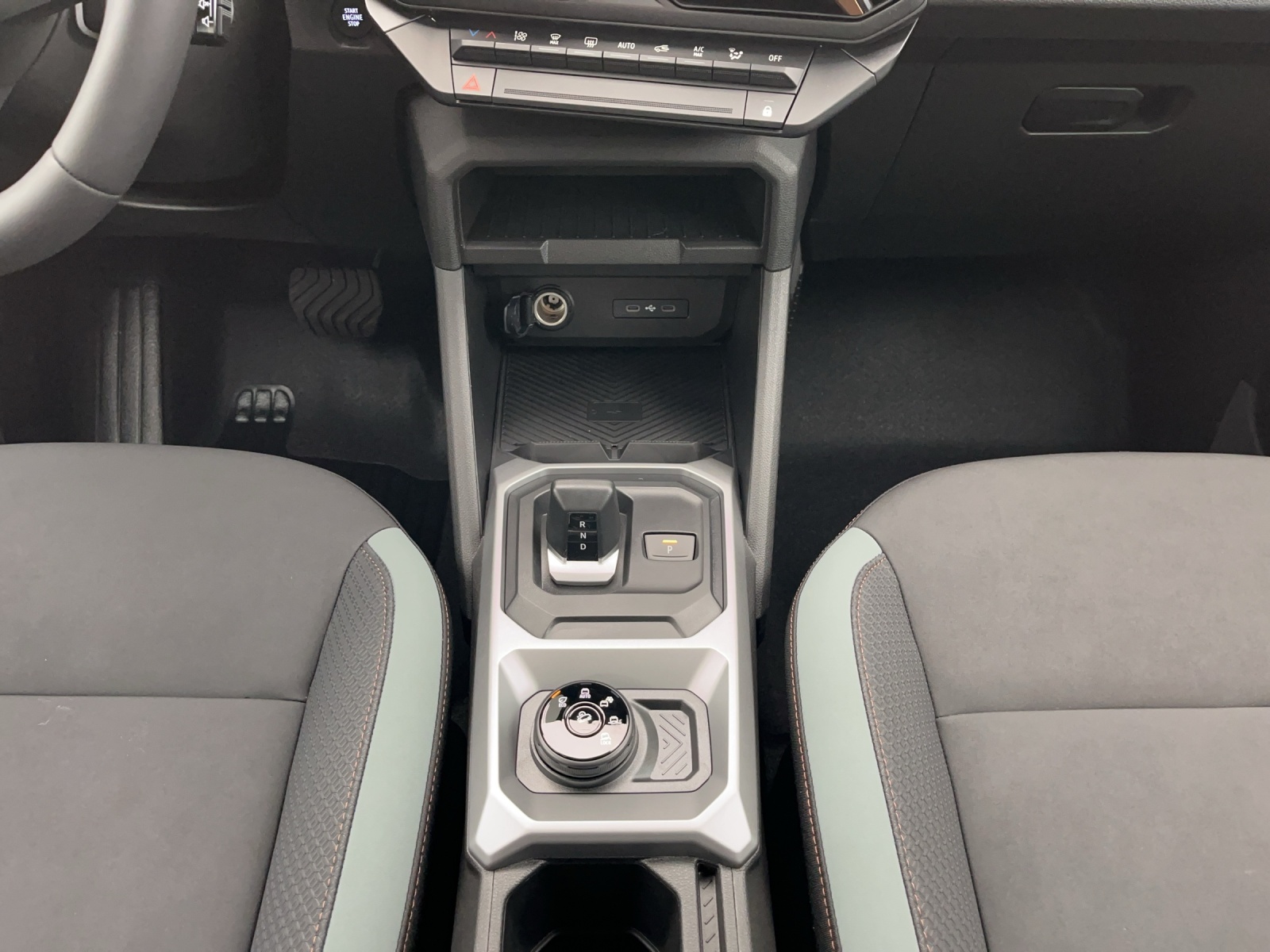 DACIA Duster 1.2 Hybrid Extreme 4WD-image-13