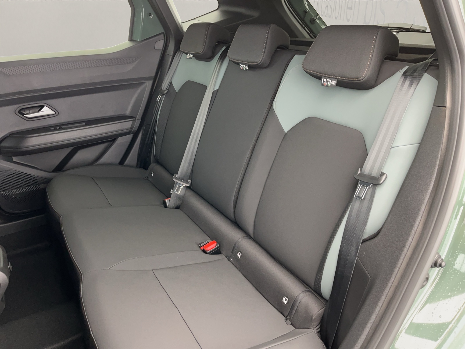 DACIA Duster 1.2 Hybrid Extreme 4WD-image-16