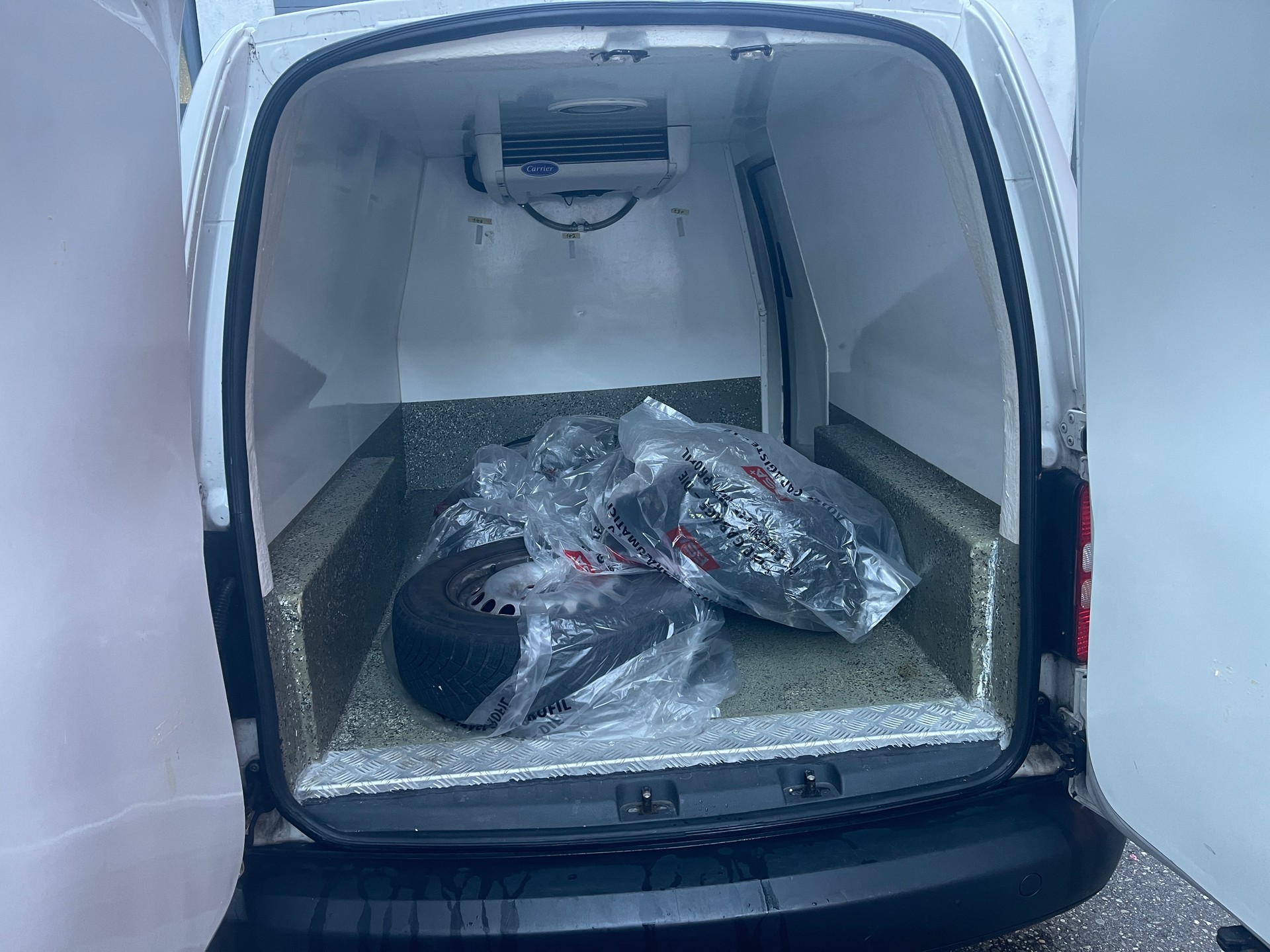 VW Caddy 1.6 TDI-image-1