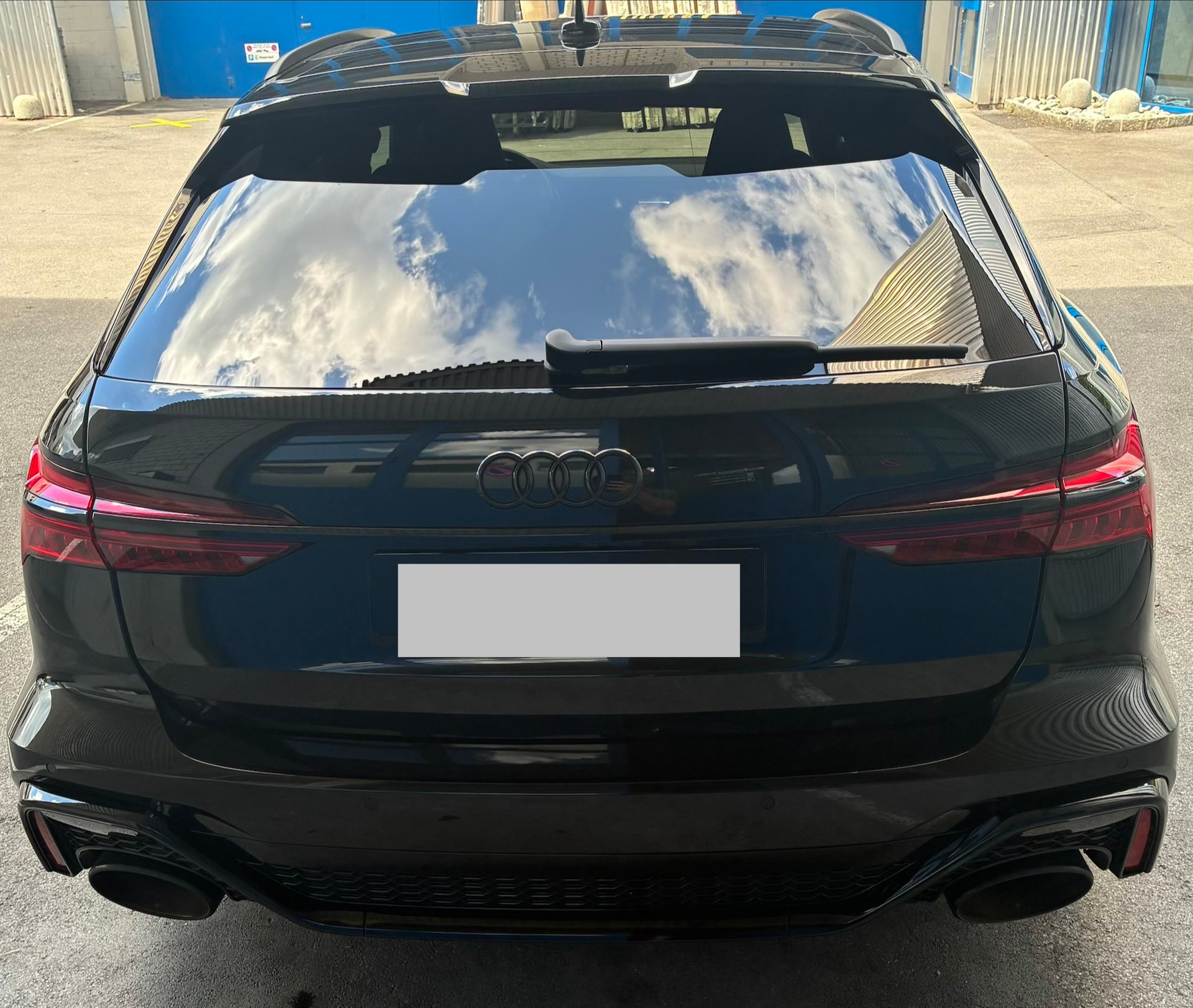 AUDI RS6 4.0 V8 TFSI quattro-image-1
