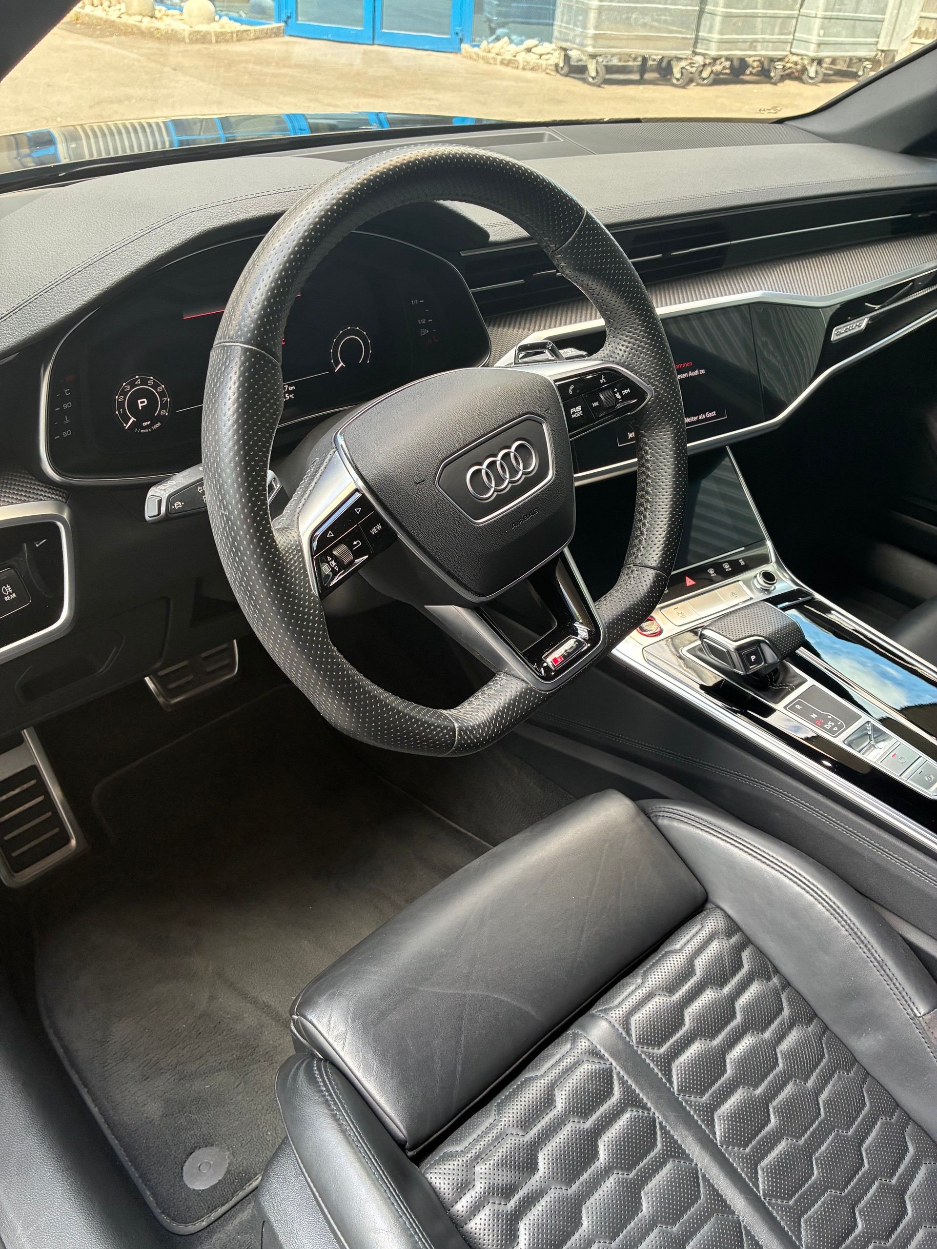 AUDI RS6 4.0 V8 TFSI quattro-image-4