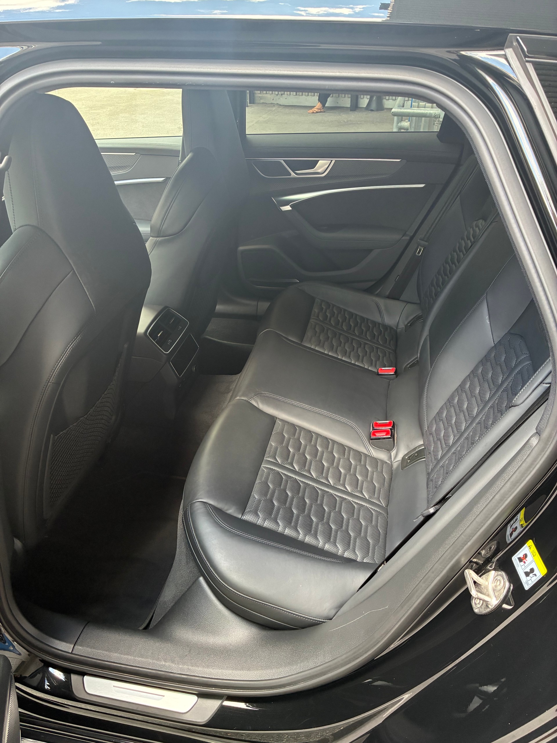 AUDI RS6 4.0 V8 TFSI quattro-image-5