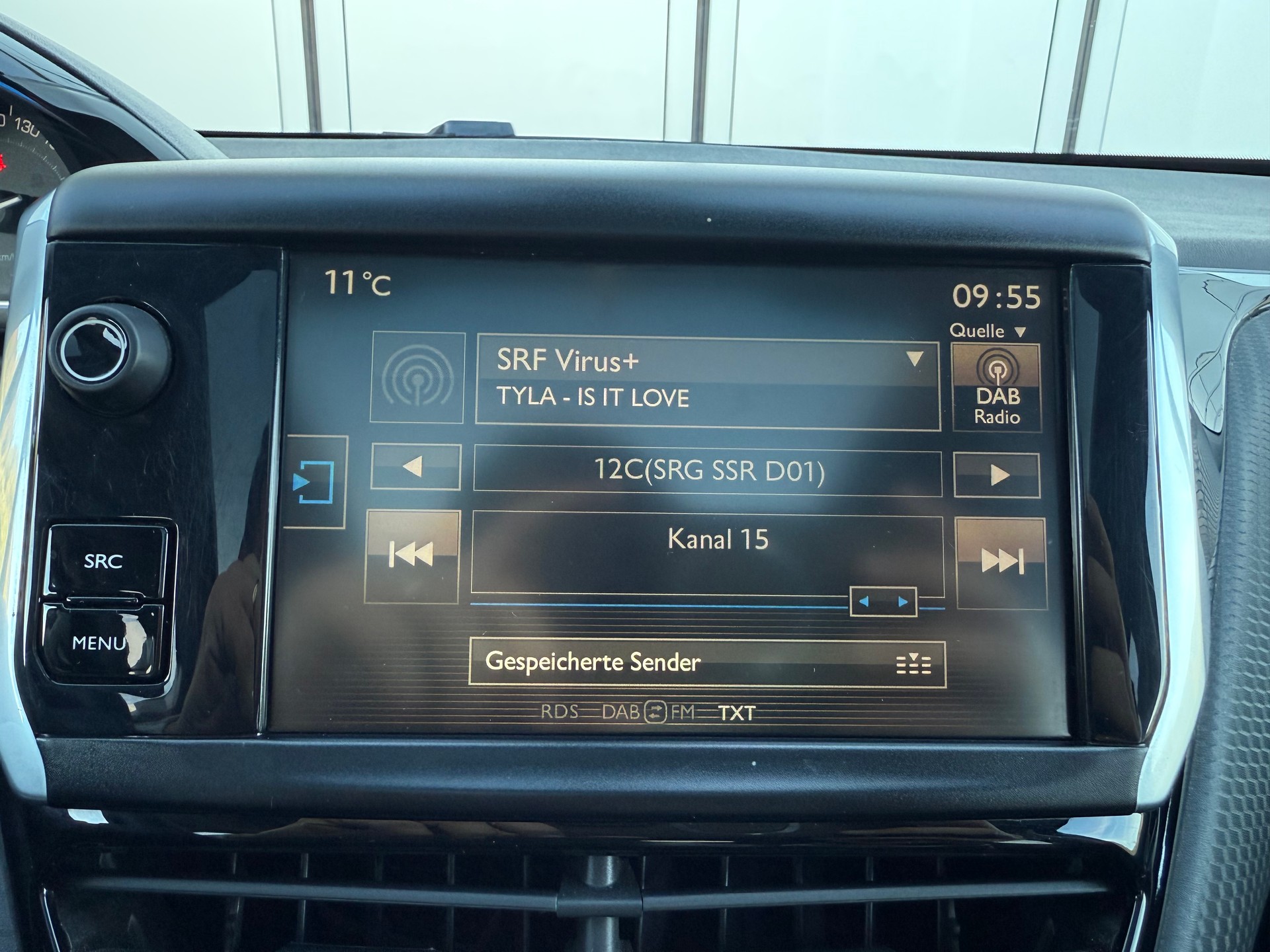 PEUGEOT 2008 1.2 PureTech Allure EAT6-image-9
