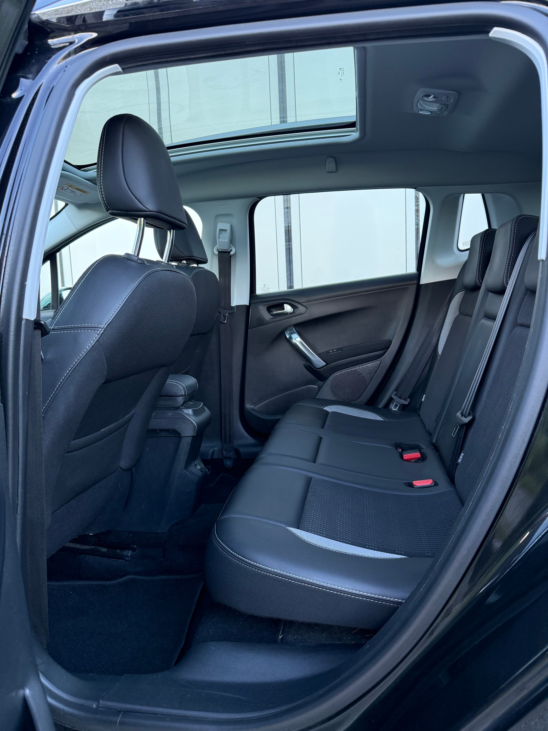 PEUGEOT 2008 1.2 PureTech Allure EAT6-image-15