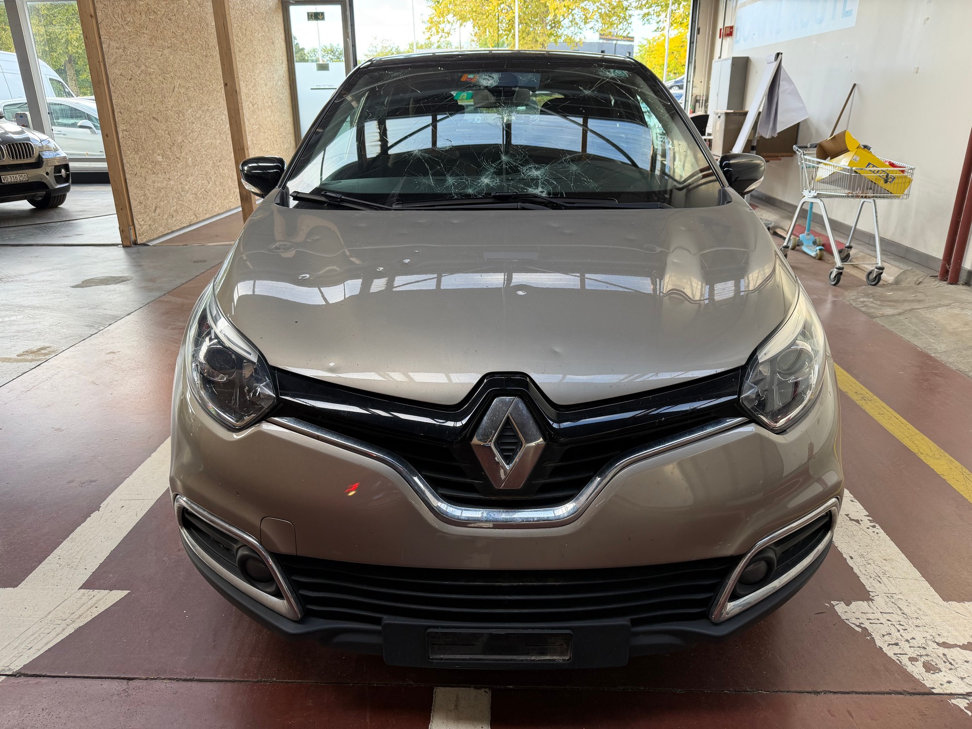 RENAULT Captur 1.5 dCi Dynamique EDC-showroom-element-1