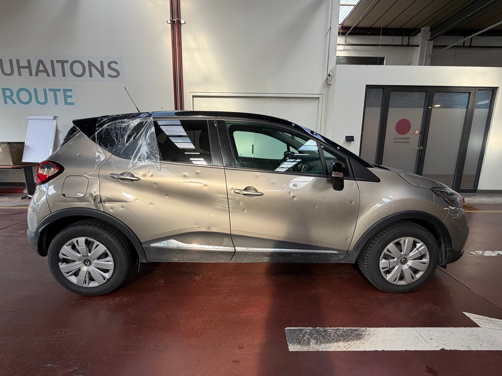 RENAULT Captur 1.5 dCi Dynamique EDC-showroom-element-3