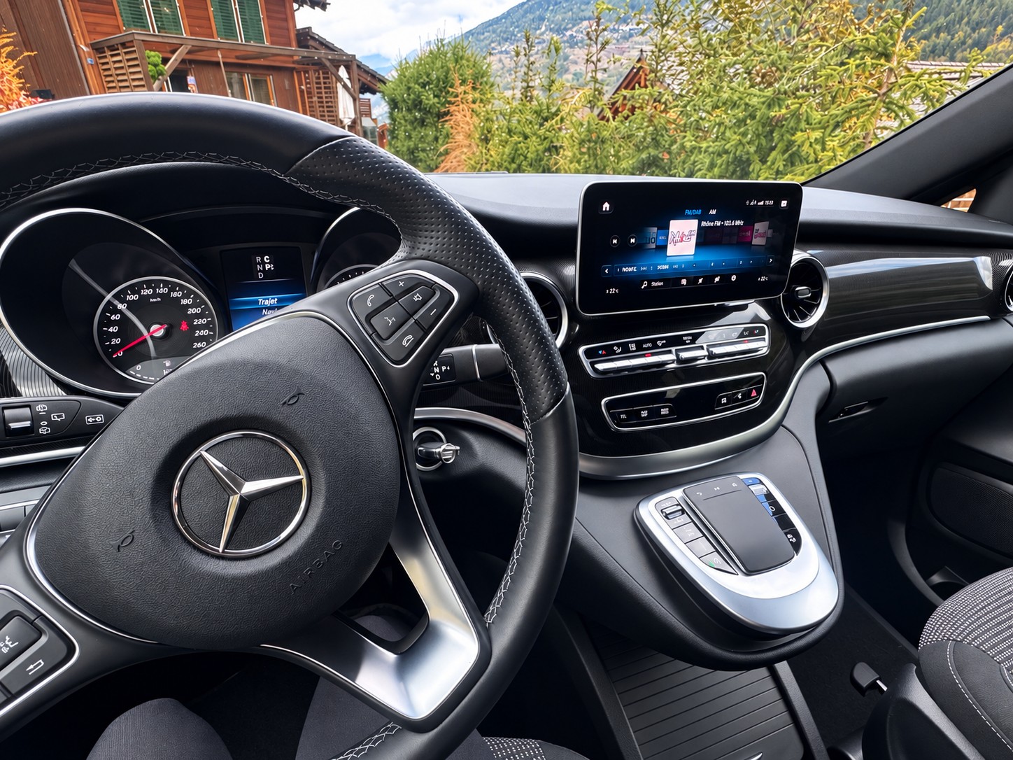 MERCEDES-BENZ V 250 d Trend lang-image-3