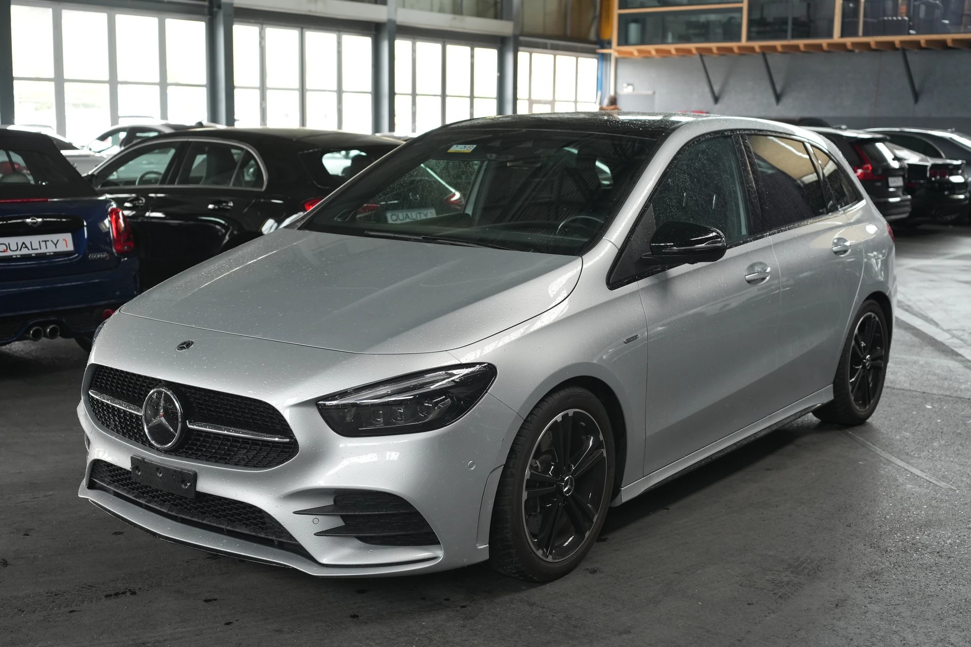 MERCEDES-BENZ B 250 AMG Line-image-1
