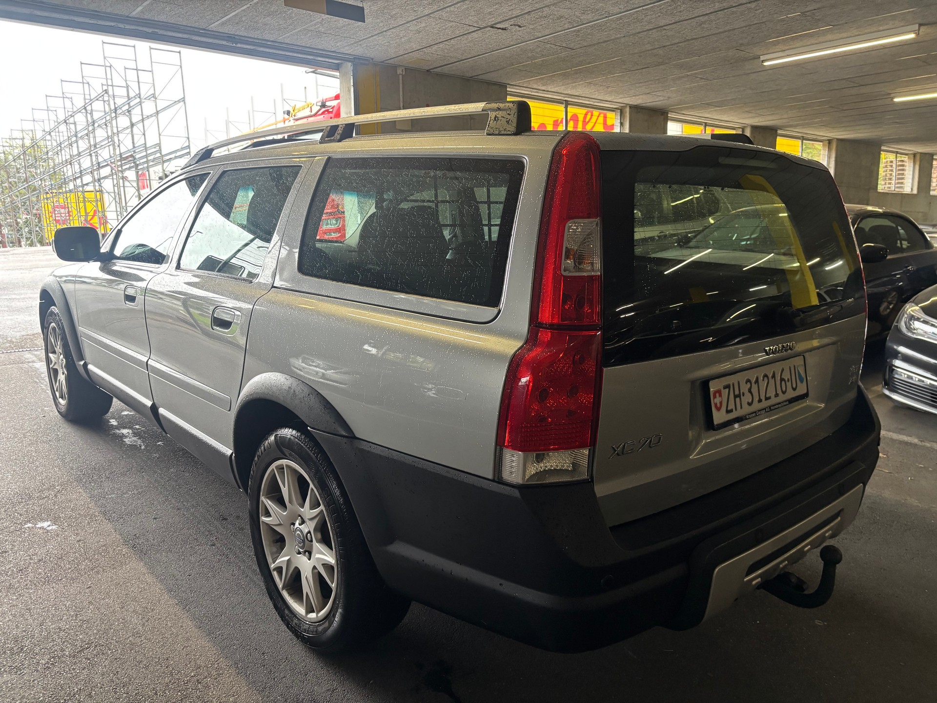 VOLVO XC70 2.5T AWD Momentum-image-4