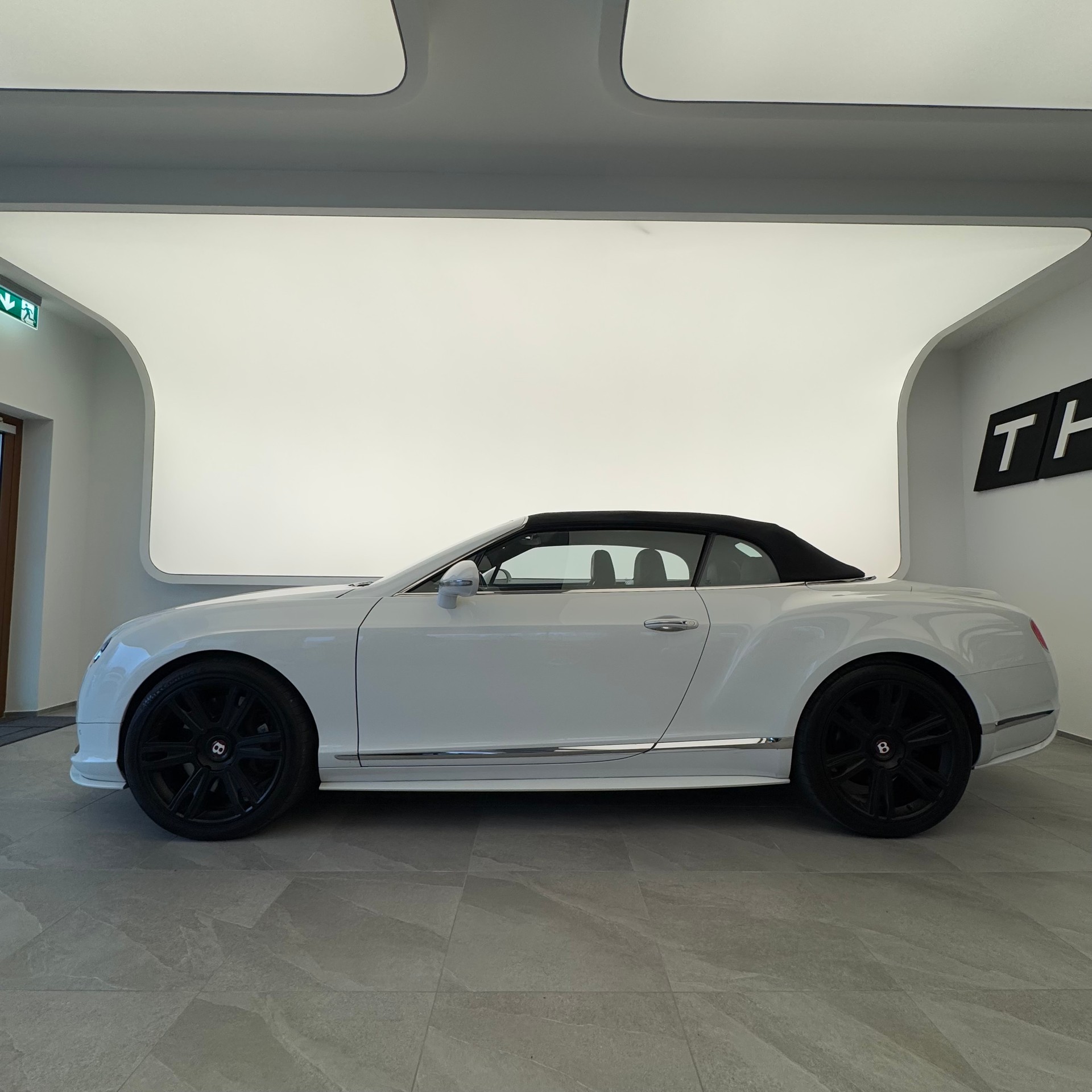 BENTLEY Continental GTC 4.0 V8 Aero Package-image-2