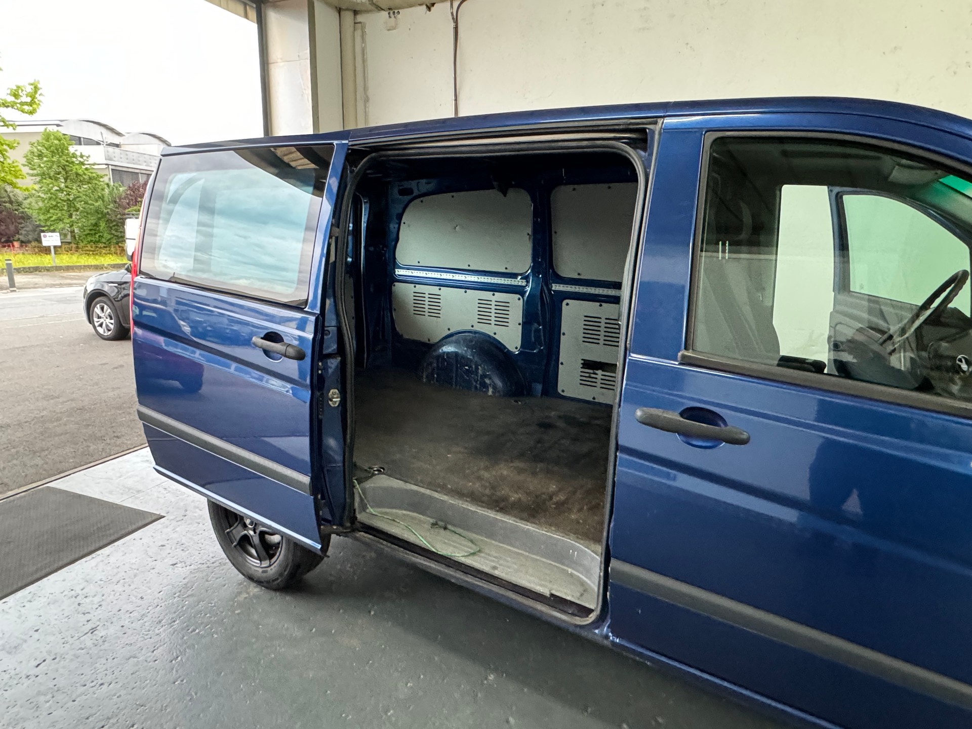 MERCEDES-BENZ Vito 115 CDI EL-image-11