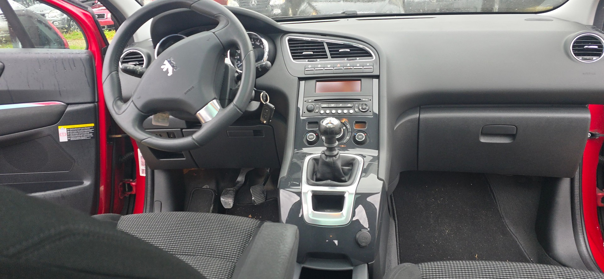 PEUGEOT 5008 1.6 16V T Sport Pack-image-13