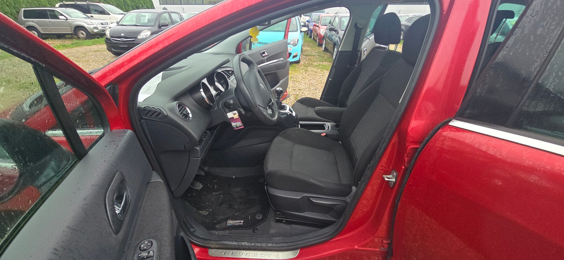 PEUGEOT 5008 1.6 16V T Sport Pack-image-7