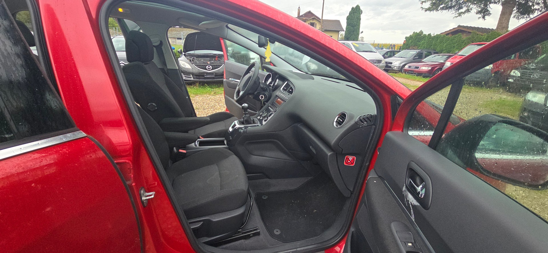 PEUGEOT 5008 1.6 16V T Sport Pack-image-11