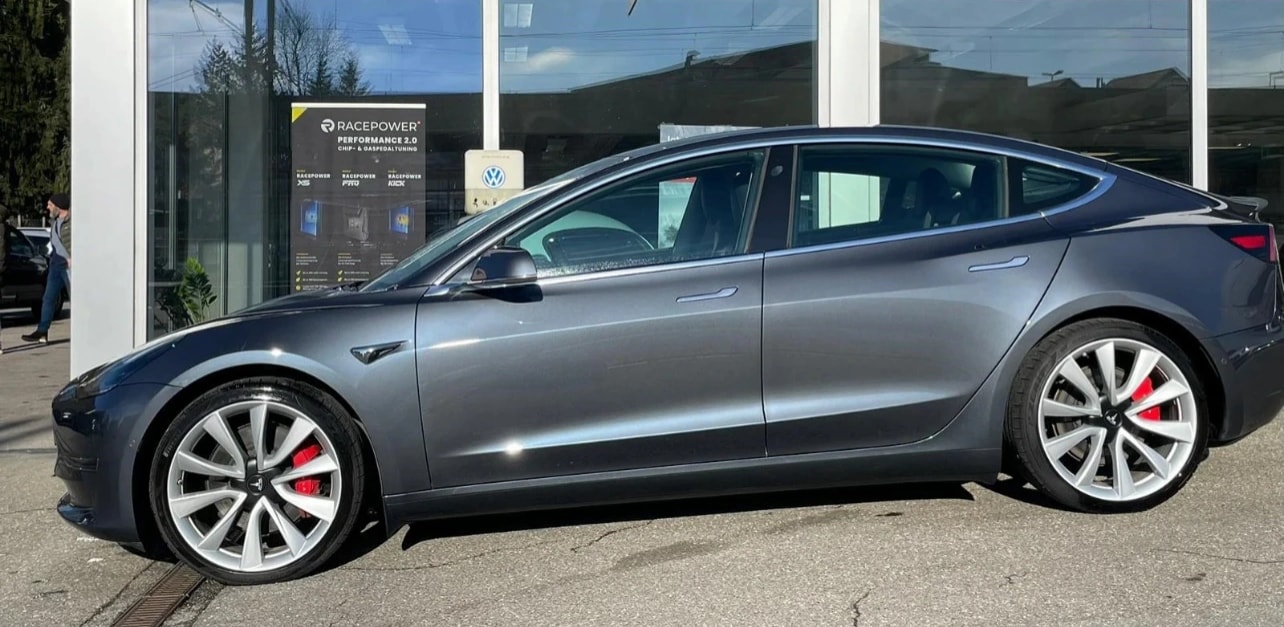 TESLA MODEL 3 Performance 530Km Dual Motor AWD CH-Auto 60% unter Neupreis-image-0