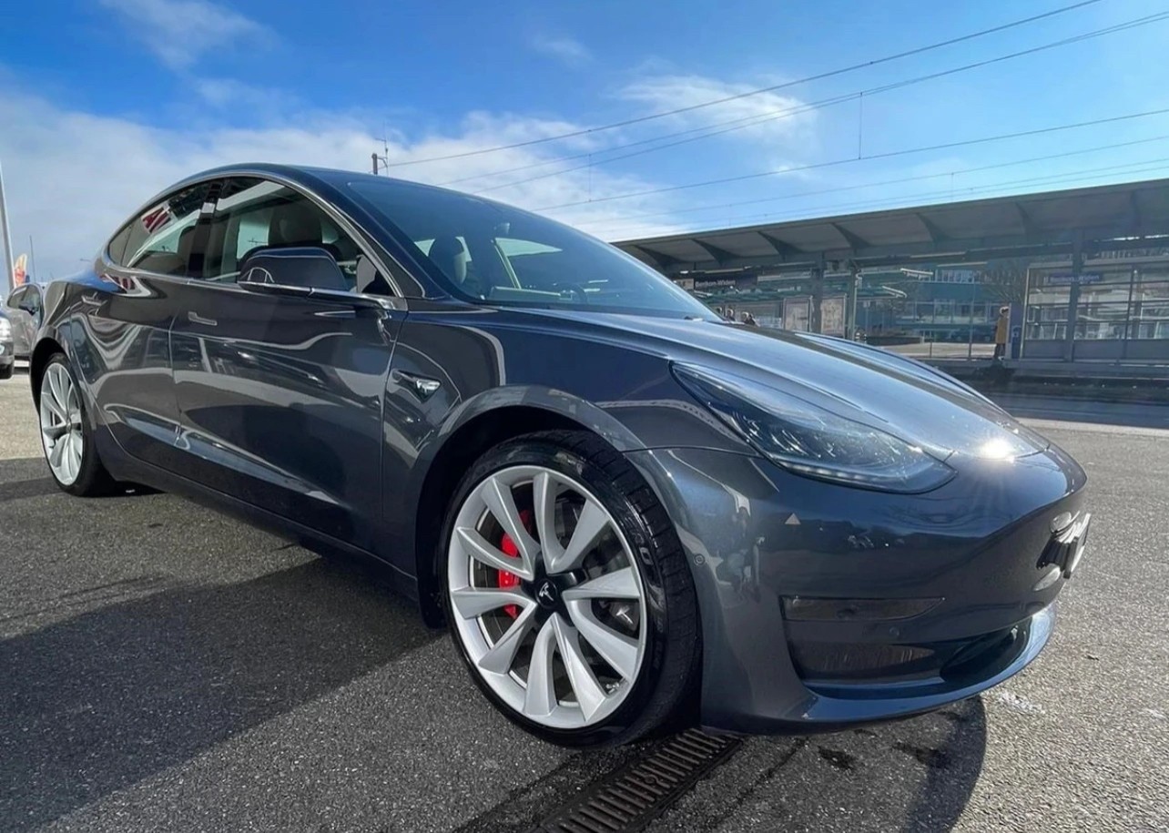 TESLA MODEL 3 Performance 530Km Dual Motor AWD CH-Auto 60% unter Neupreis-image-1