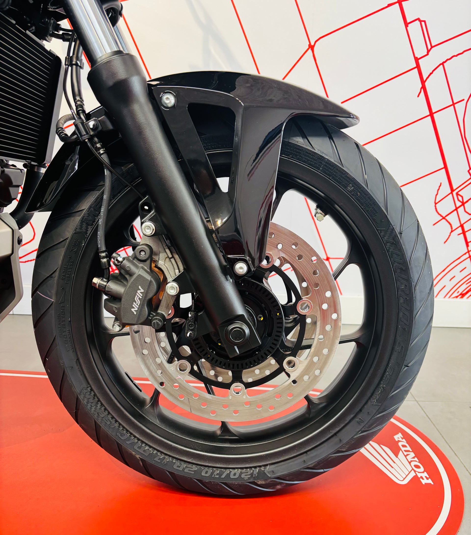 HONDA-showroom-element-3