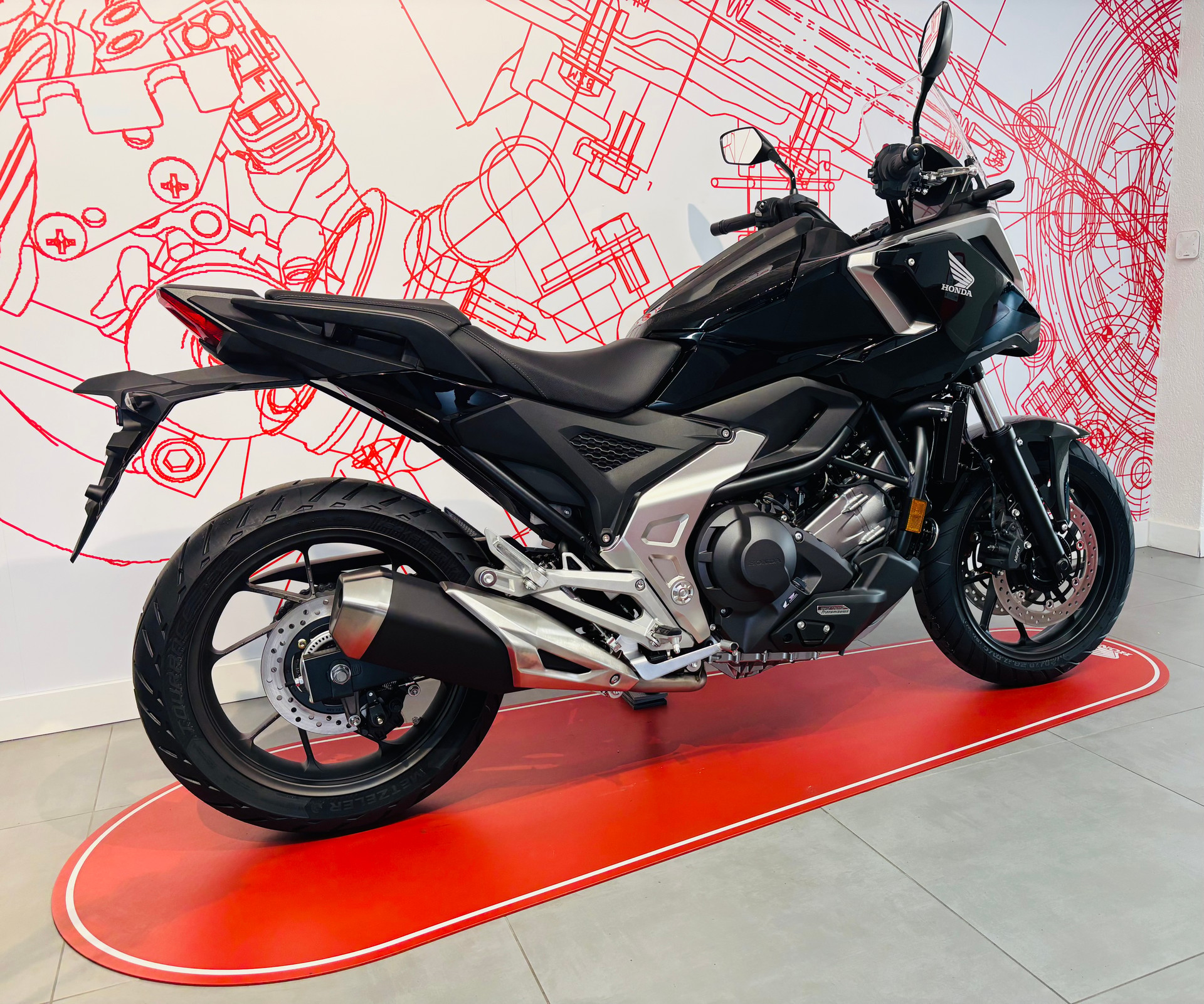 HONDA-showroom-element-2