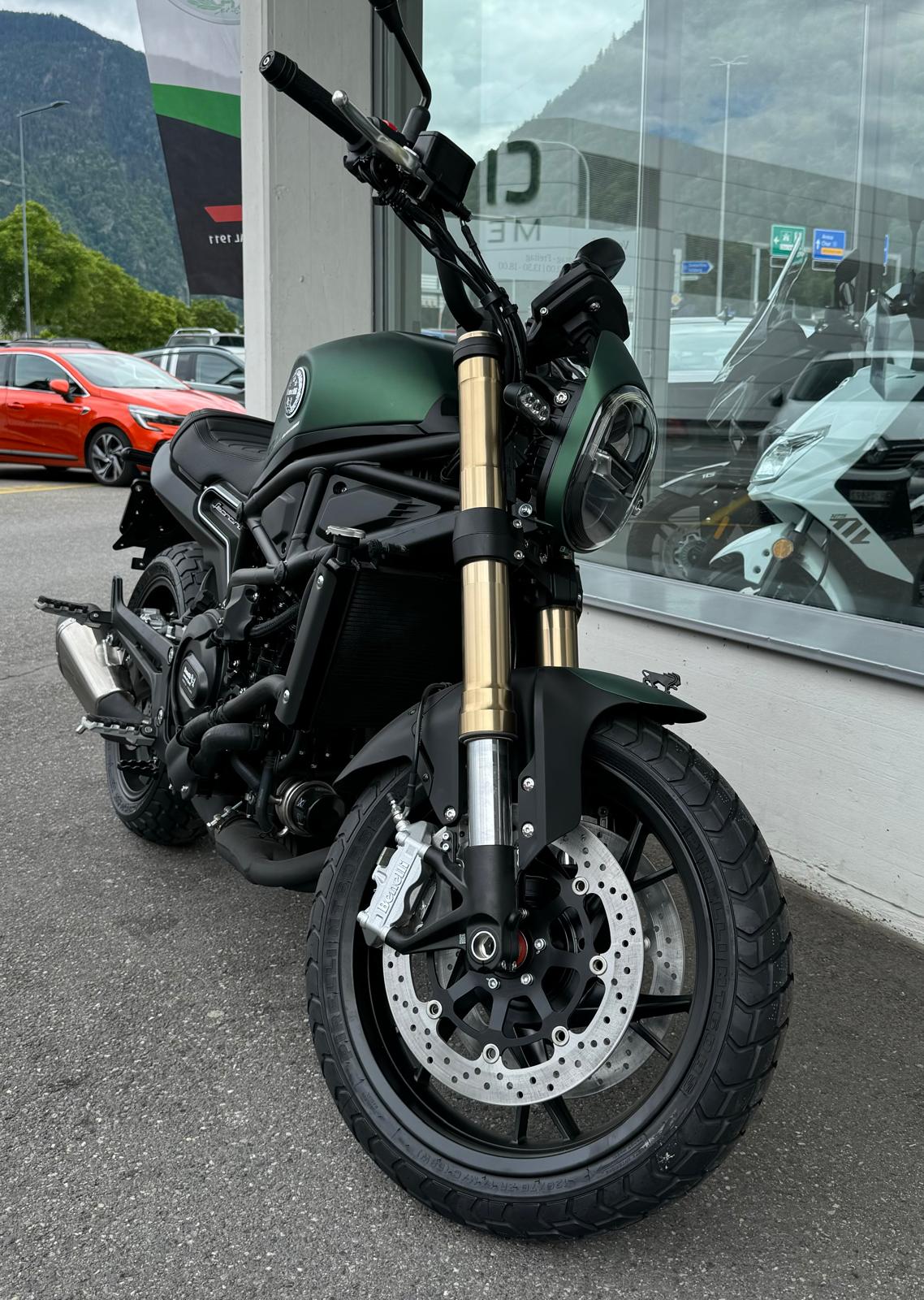 BENELLI Leoncino 800