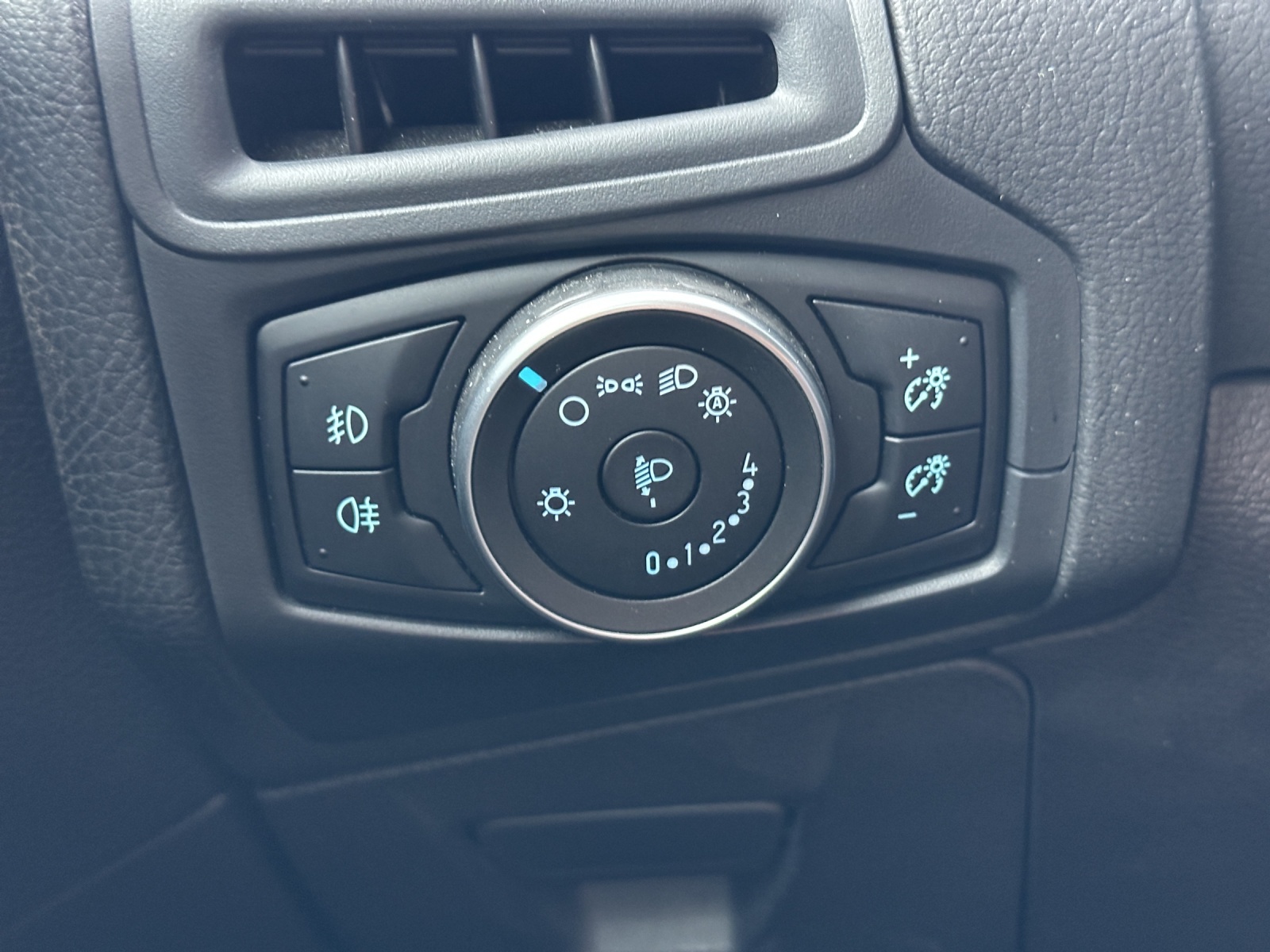FORD Focus 1.0 SCTi Titanium-image-14