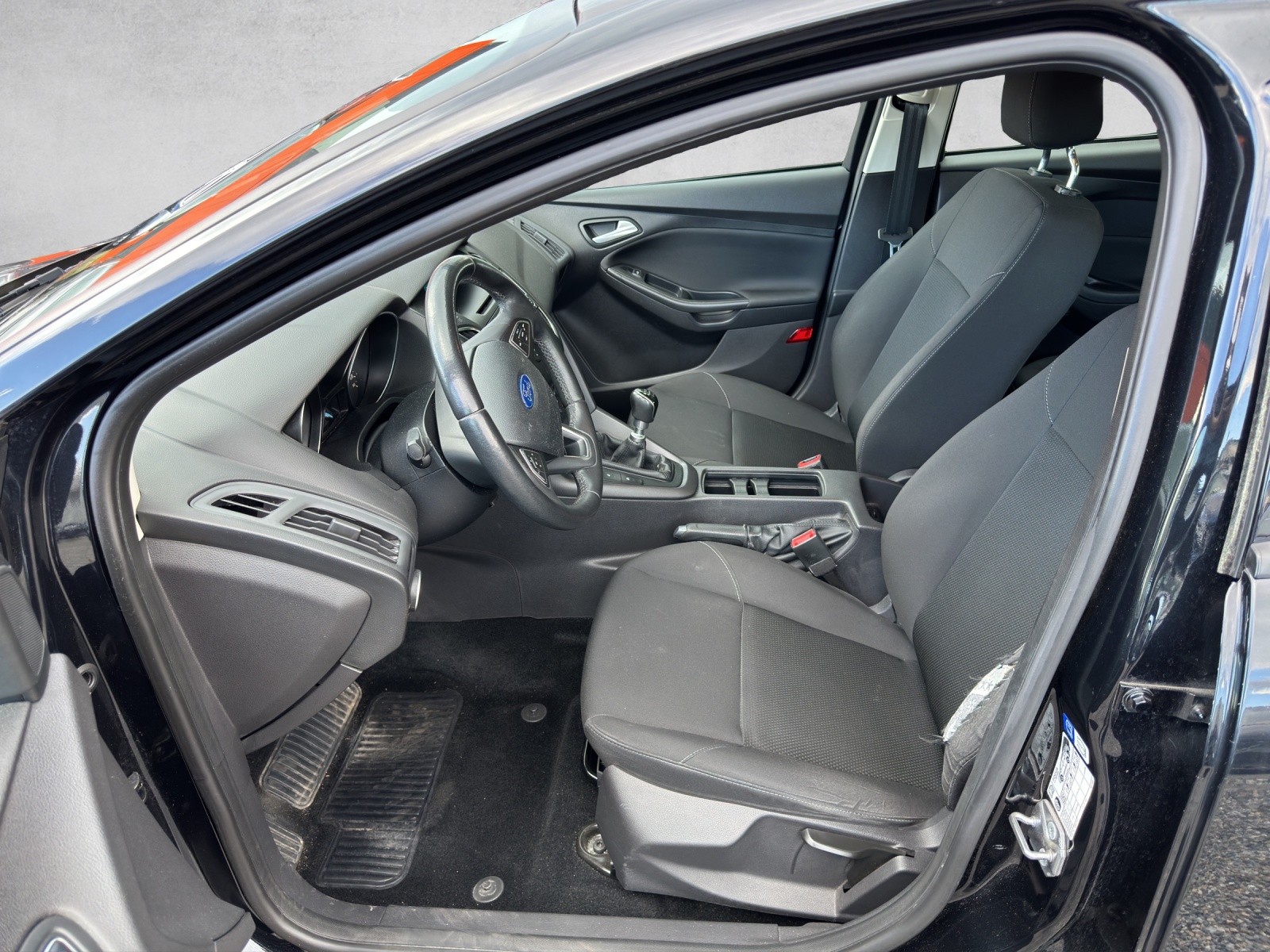 FORD Focus 1.0 SCTi Titanium-image-6