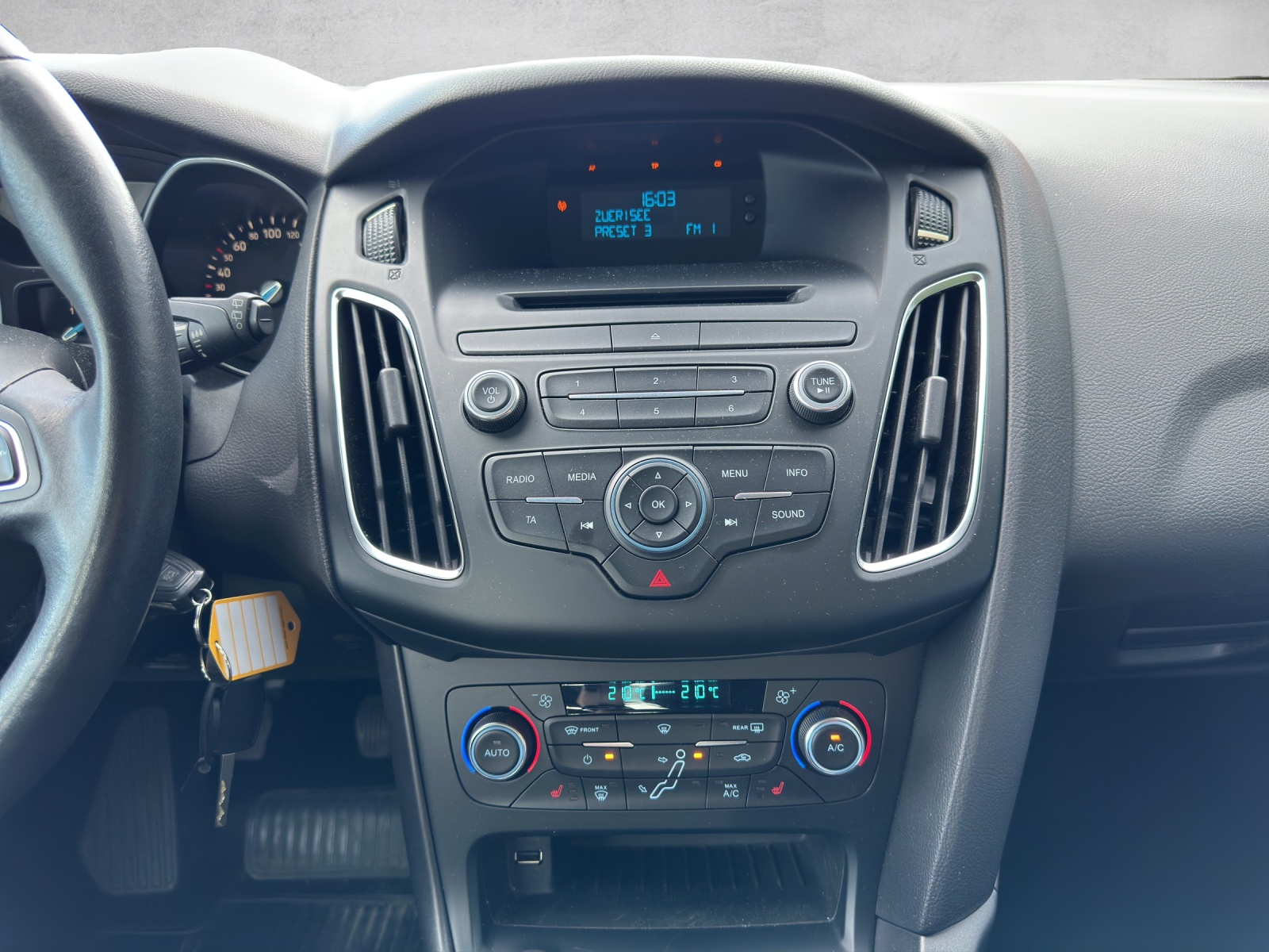 FORD Focus 1.0 SCTi Titanium-image-15