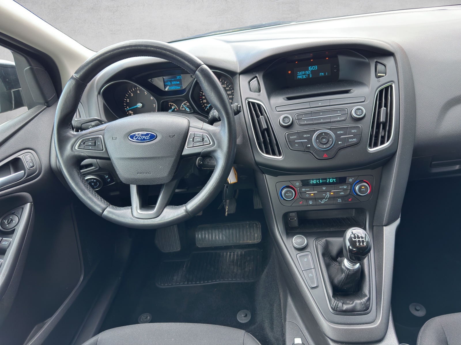 FORD Focus 1.0 SCTi Titanium-image-12