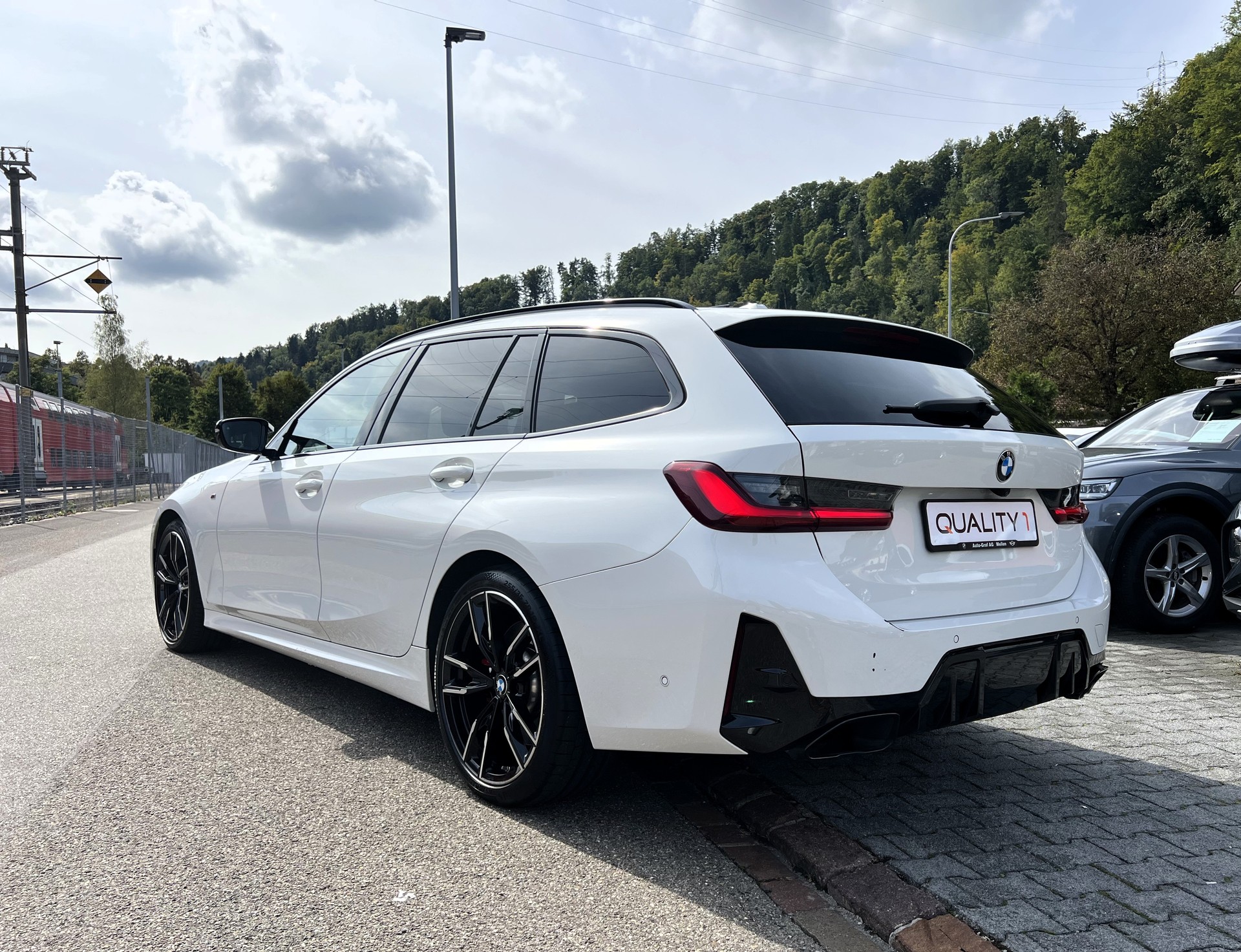 BMW M340d xDrive 48V Touring *Facelift* M Sport Pro-showroom-element-2