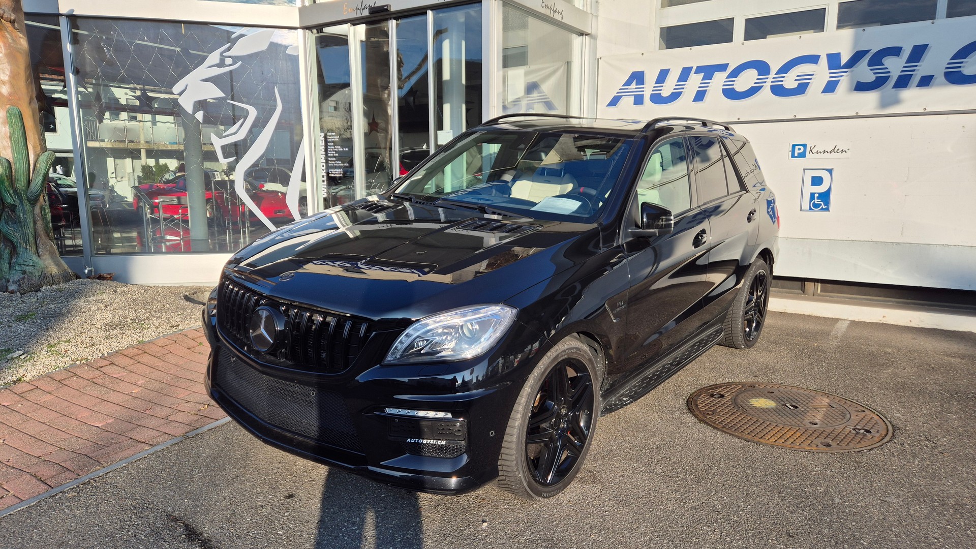 MERCEDES-BENZ ML 63 AMG 4Matic-image-12