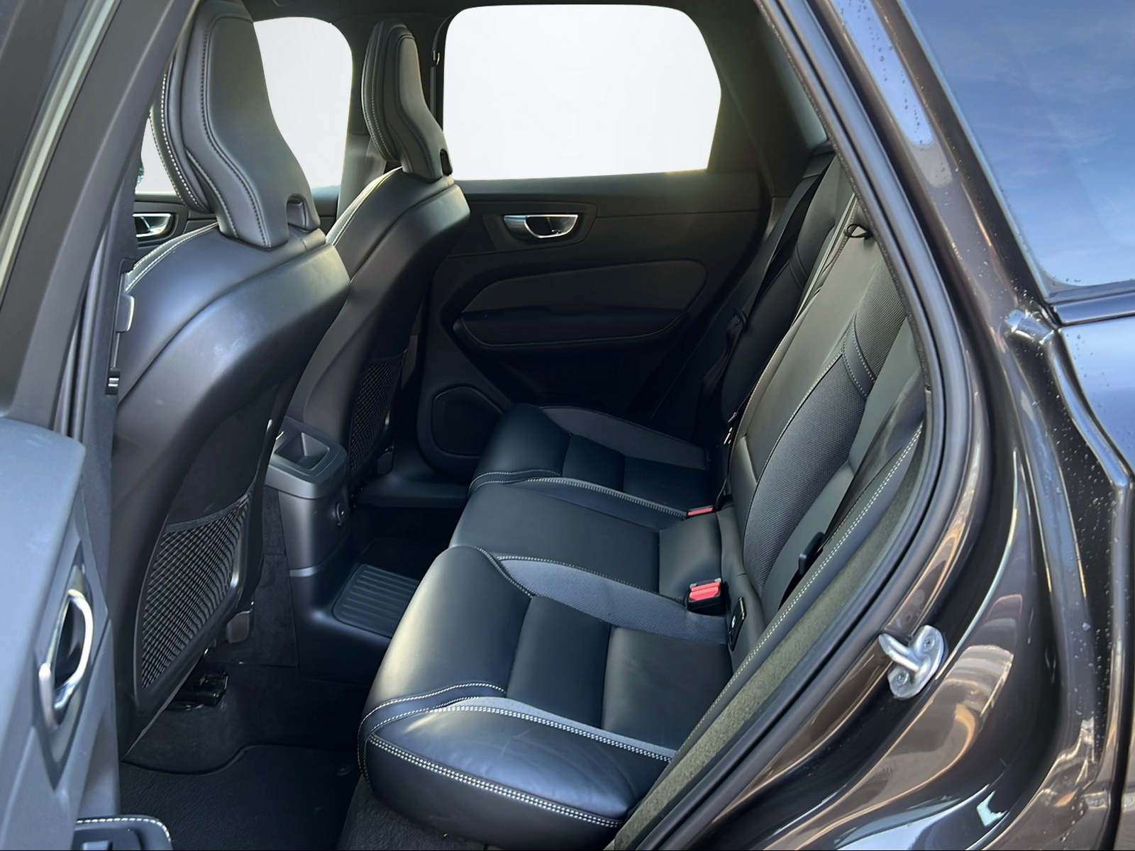 VOLVO XC60 2.0 T8 TE Plus Dark eAWD-image-10