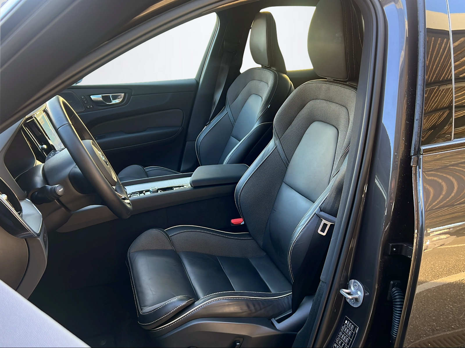 VOLVO XC60 2.0 T8 TE Plus Dark eAWD-image-14