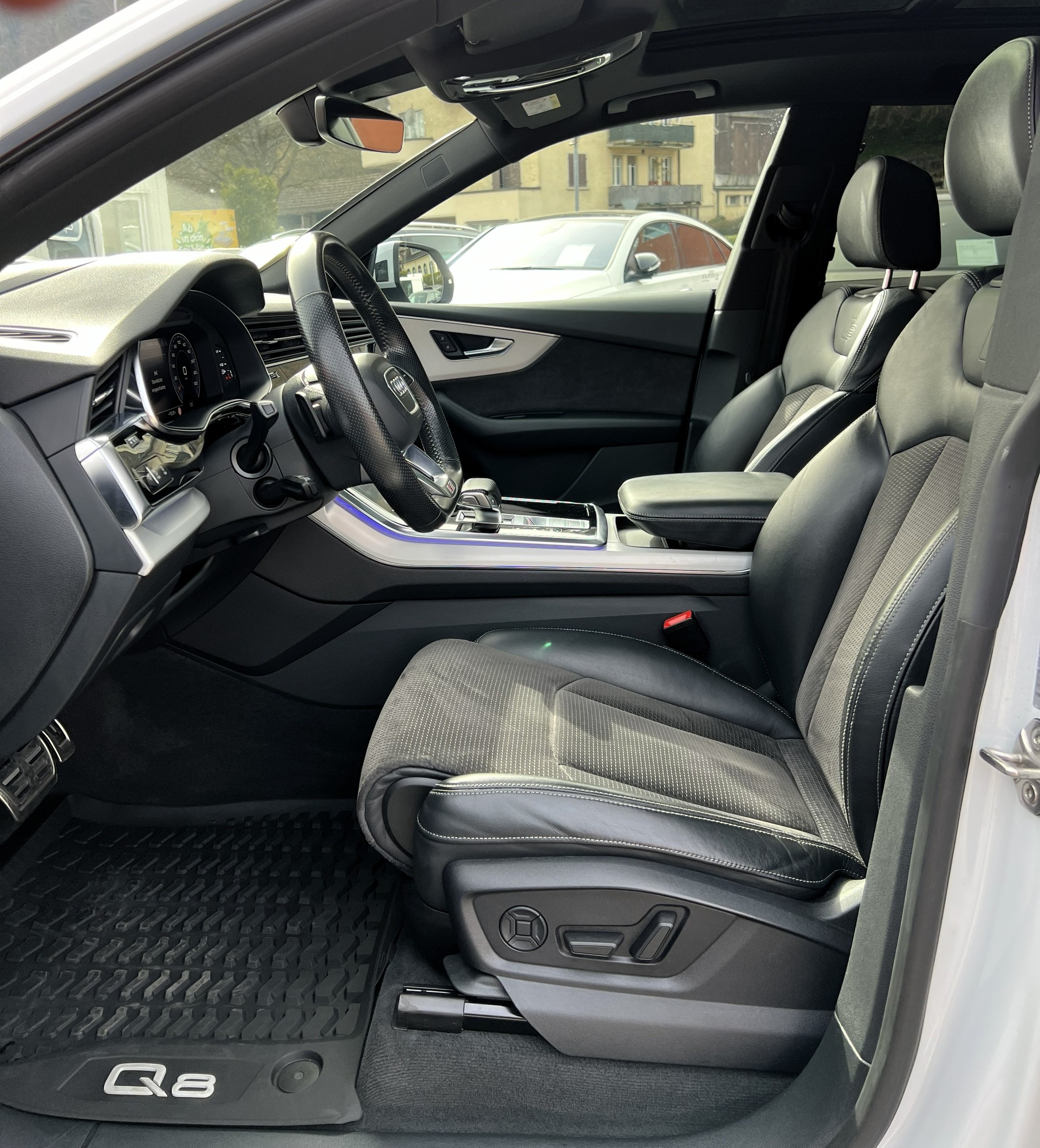 AUDI Q8 50 TDI quattro tiptronic-image-16