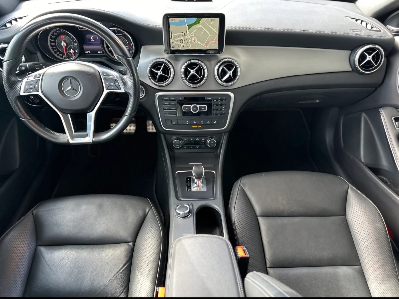 MERCEDES-BENZ GLA 45 AMG 4Matic 7G-DCT-image-11