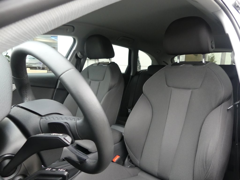 AUDI A4 Avant 40 TDI Attraction quattro S-tronic-image-9