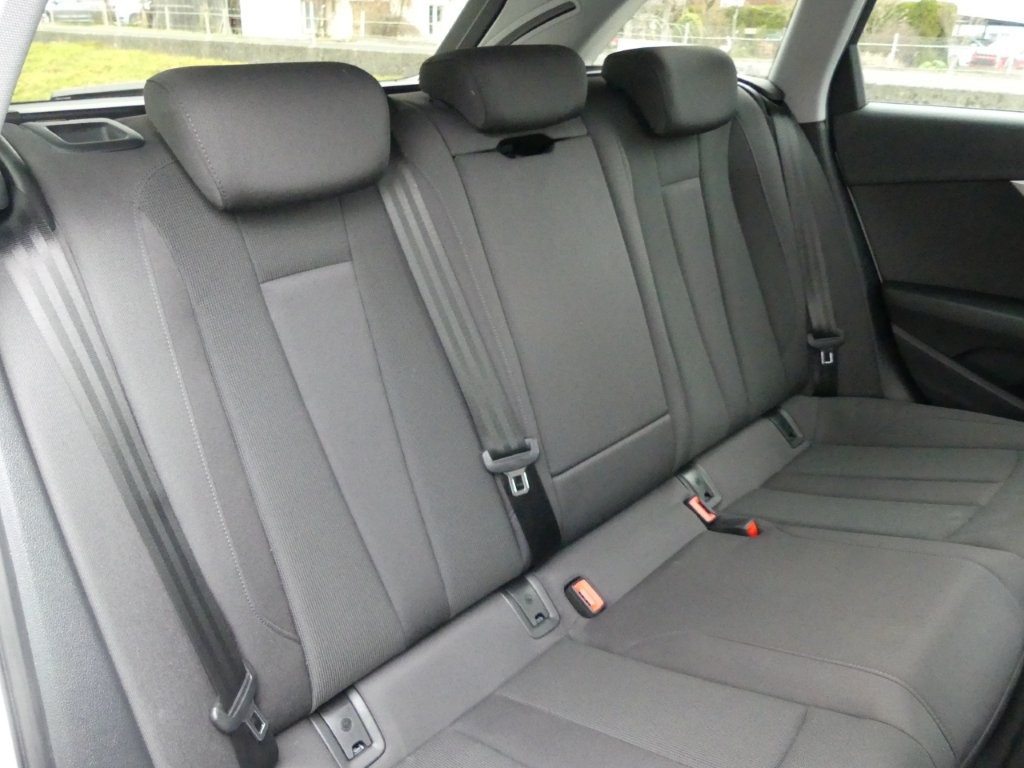 AUDI A4 Avant 40 TDI Attraction quattro S-tronic-image-12