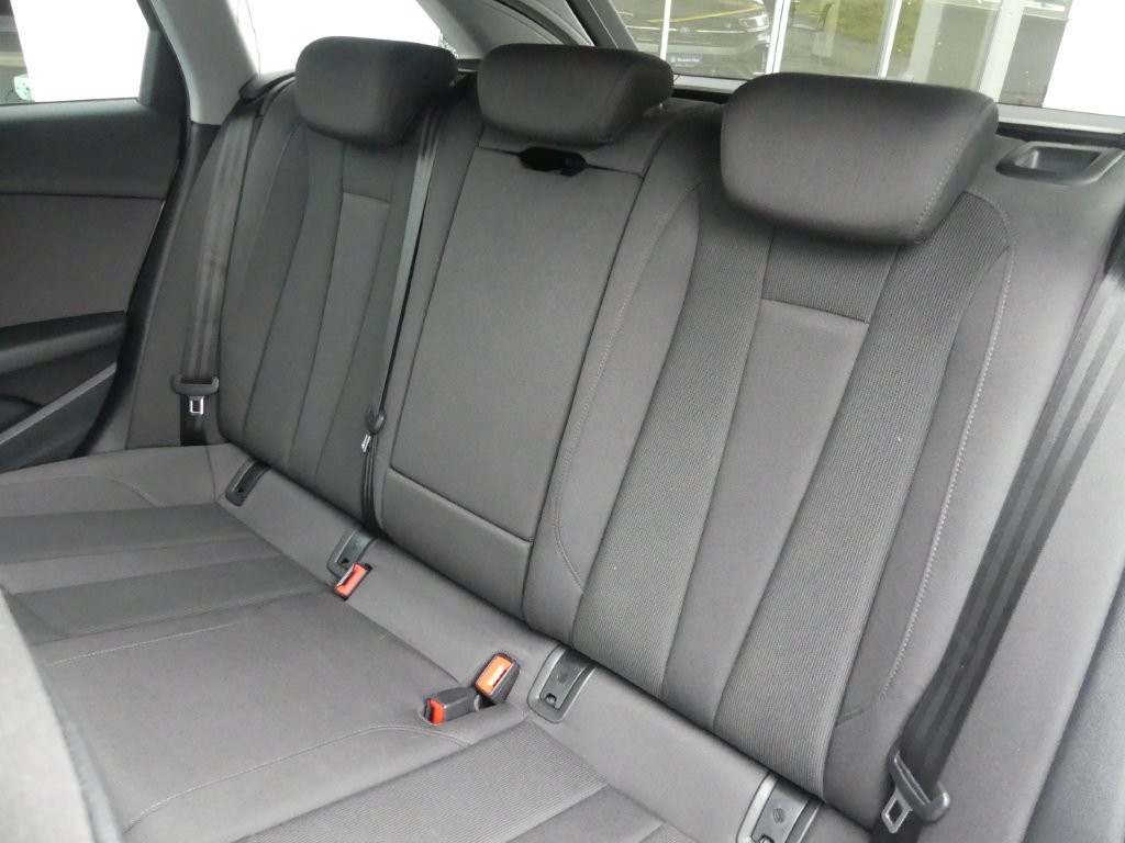 AUDI A4 Avant 40 TDI Attraction quattro S-tronic-image-11