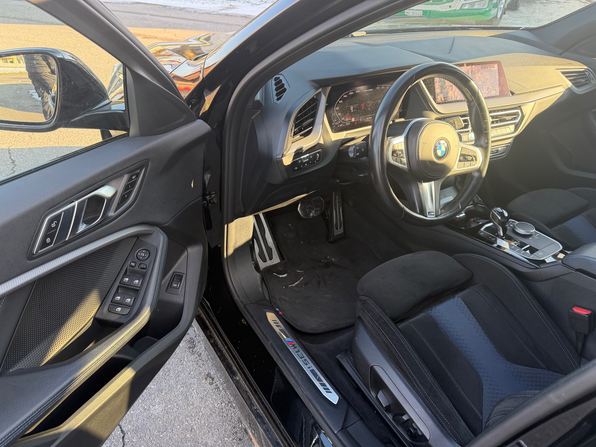 BMW M135i xDrive Steptronic-image-8