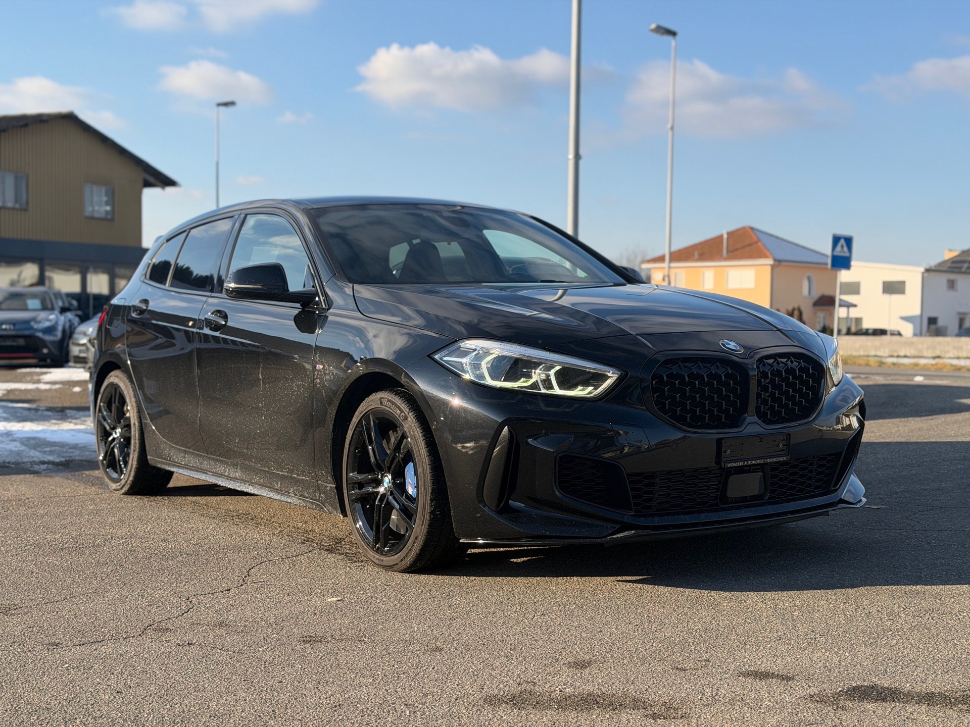 BMW M135i xDrive Steptronic-image-2