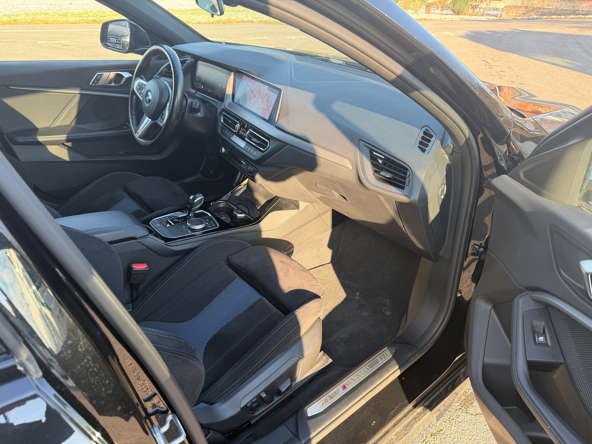 BMW M135i xDrive Steptronic-image-6