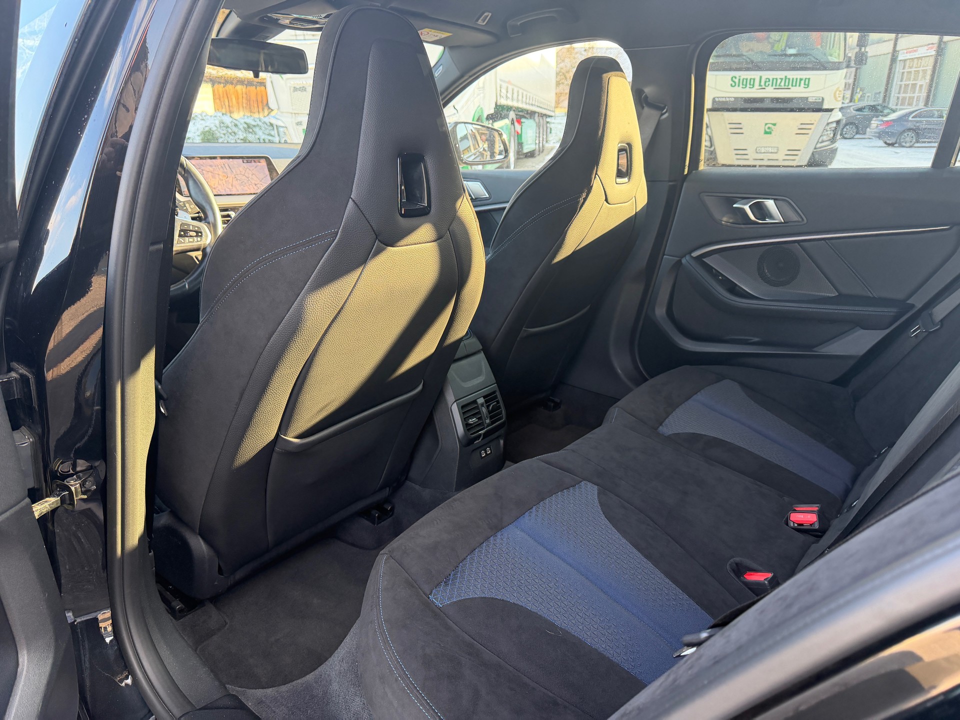 BMW M135i xDrive Steptronic-image-9