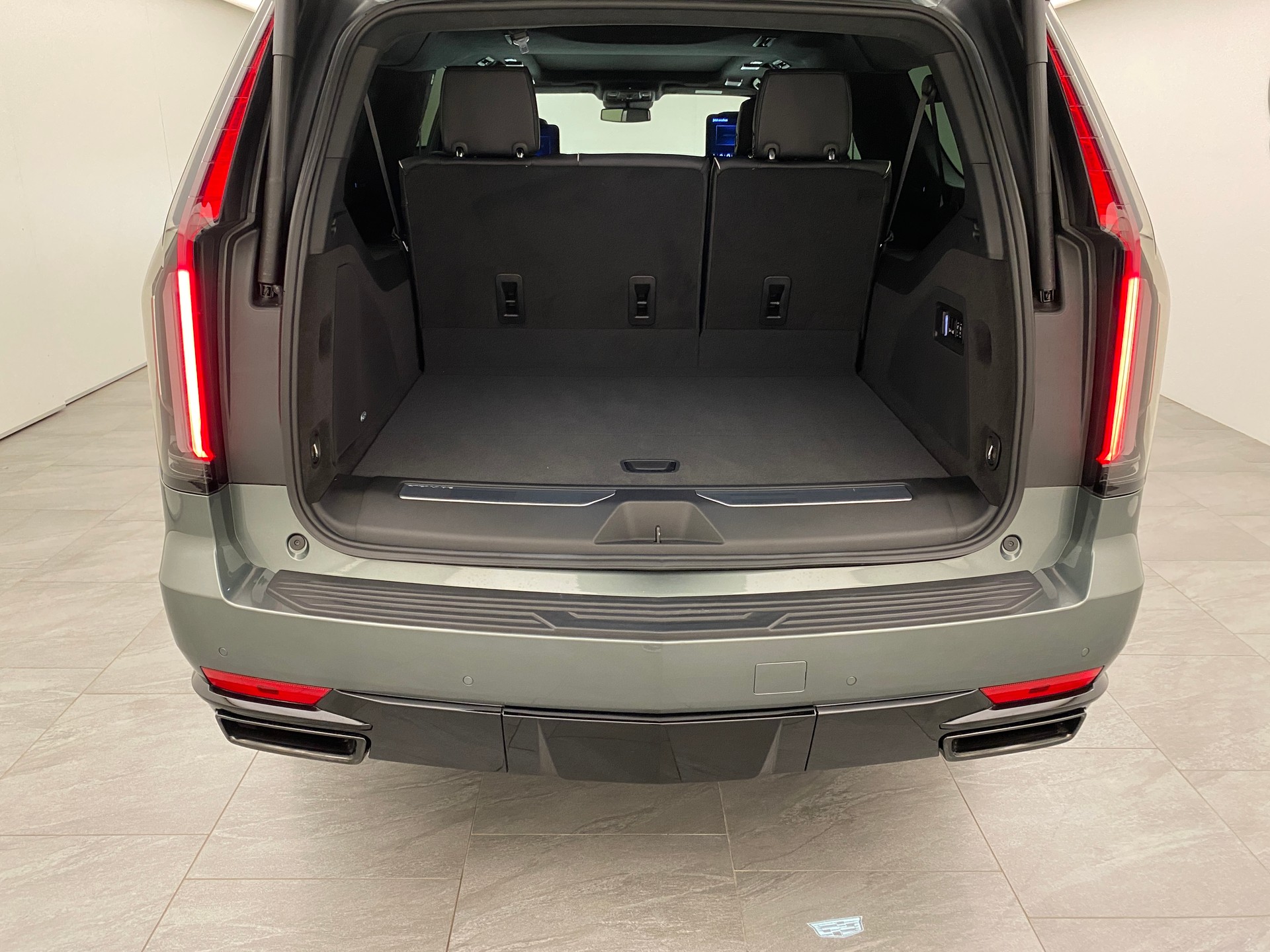 CADILLAC Escalade 6.2 ESV Platinum Sport AWD-image-14
