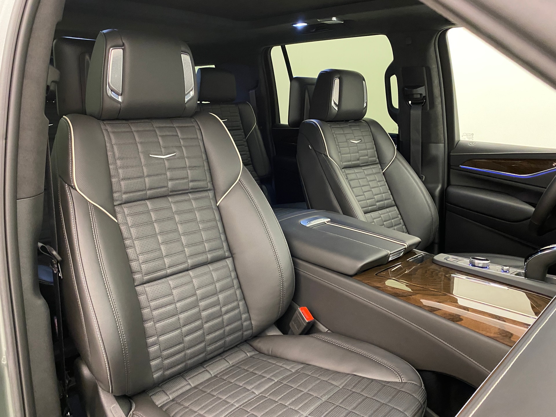 CADILLAC Escalade 6.2 ESV Platinum Sport AWD-image-10