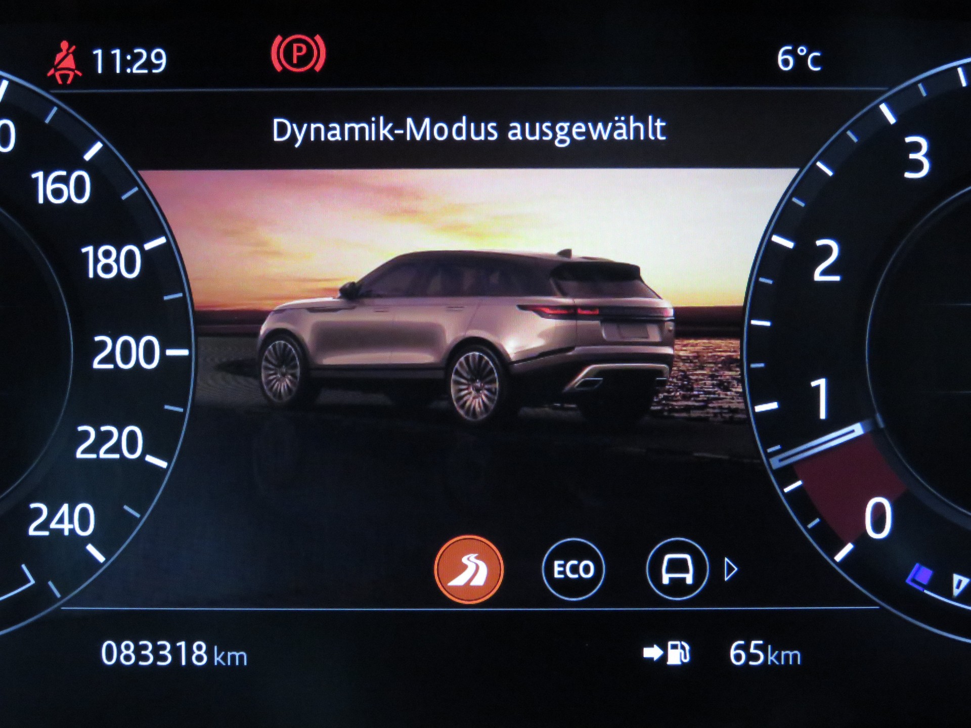 LAND ROVER Range Rover Velar P 250 S Automat-image-21