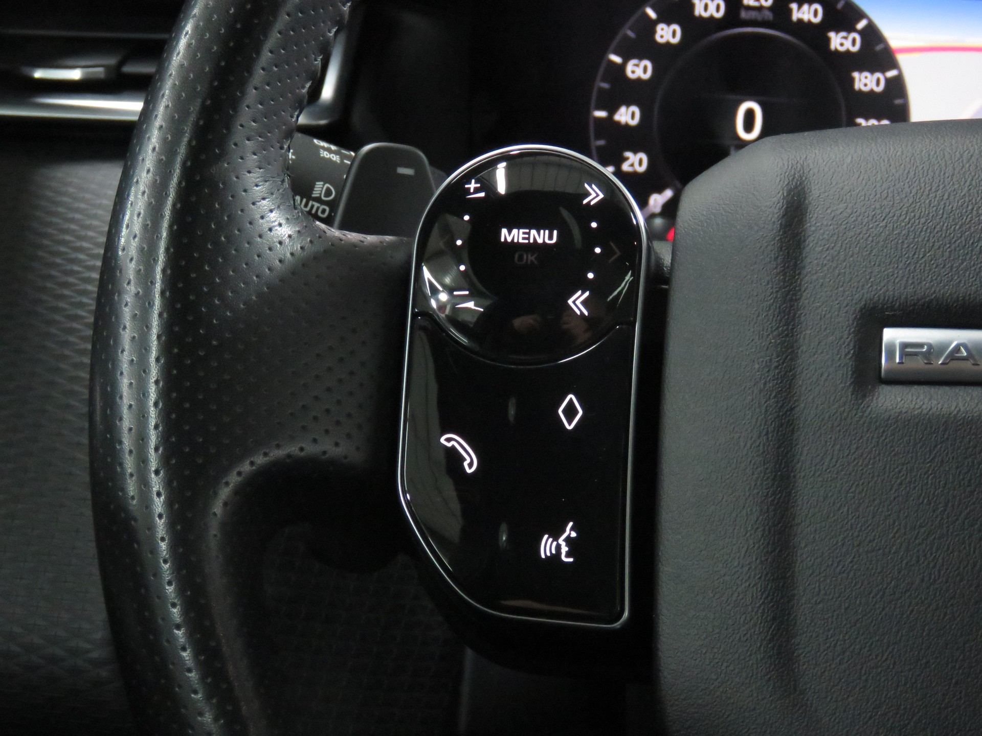 LAND ROVER Range Rover Velar P 250 S Automat-image-18