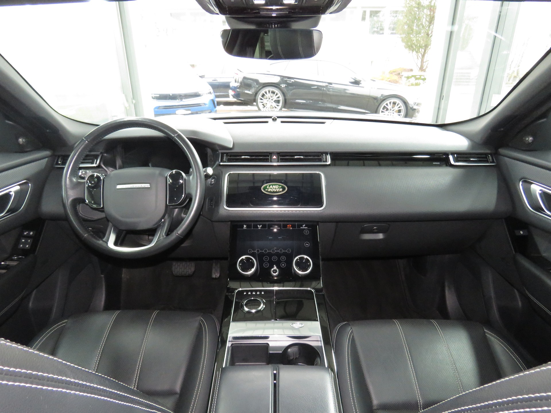 LAND ROVER Range Rover Velar P 250 S Automat-image-14