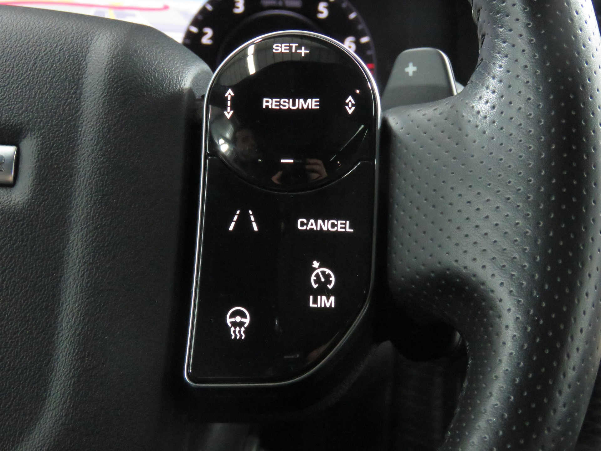 LAND ROVER Range Rover Velar P 250 S Automat-image-19